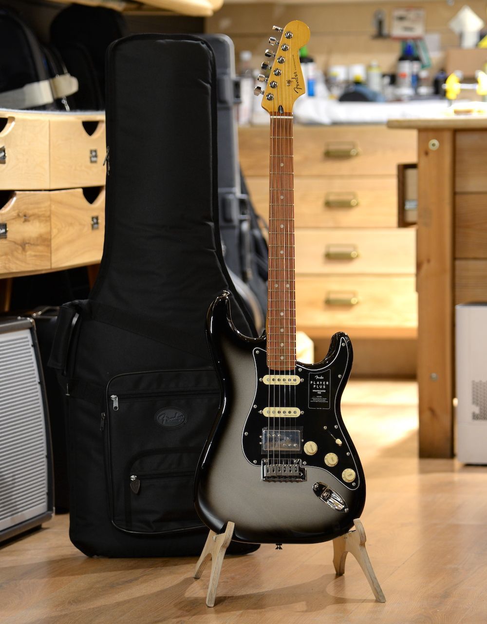 Электрогитара Fender Player Plus Stratocaster Silverburst HSS PF - купить в "Гитарном Клубе"