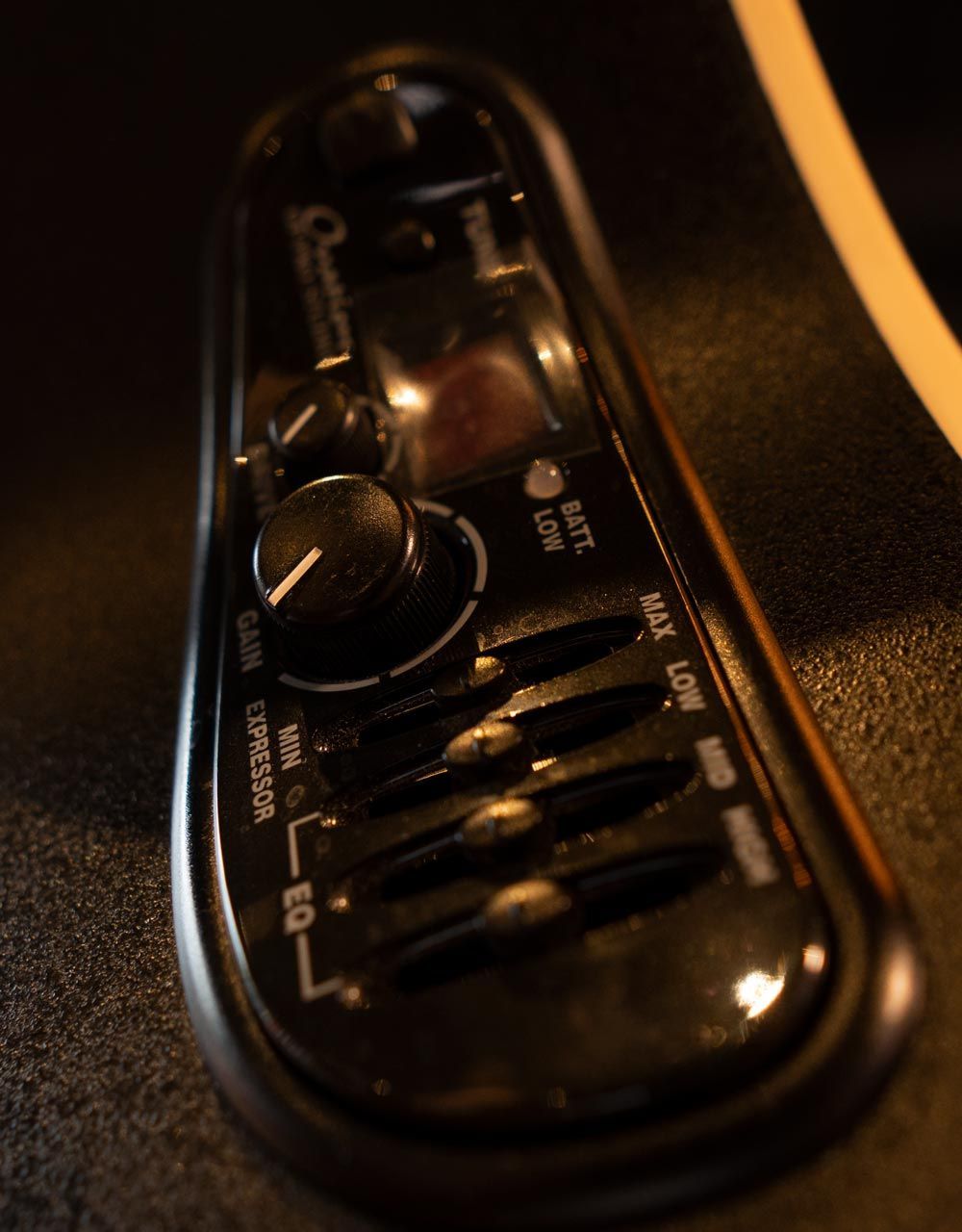 Электроакустическая гитара Ovation C2079AX-CCB Custom Legend Deep Contour Cutaway Cherry Cherry Burs - купить в "Гитарном Клубе"