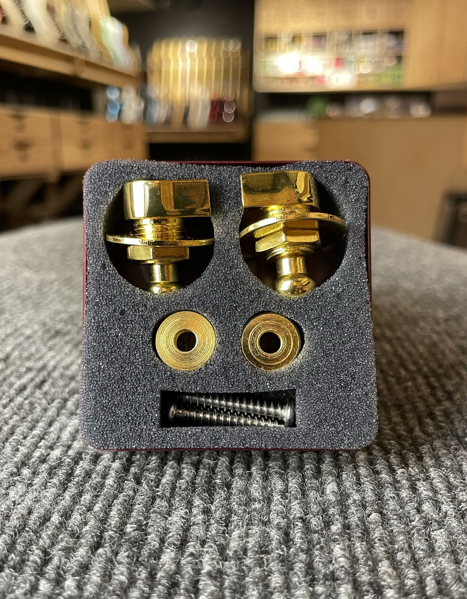 Стреплоки UNIQKEYS STRAPHOLD TYPE S SH-TS-GD - купить в "Гитарном Клубе"