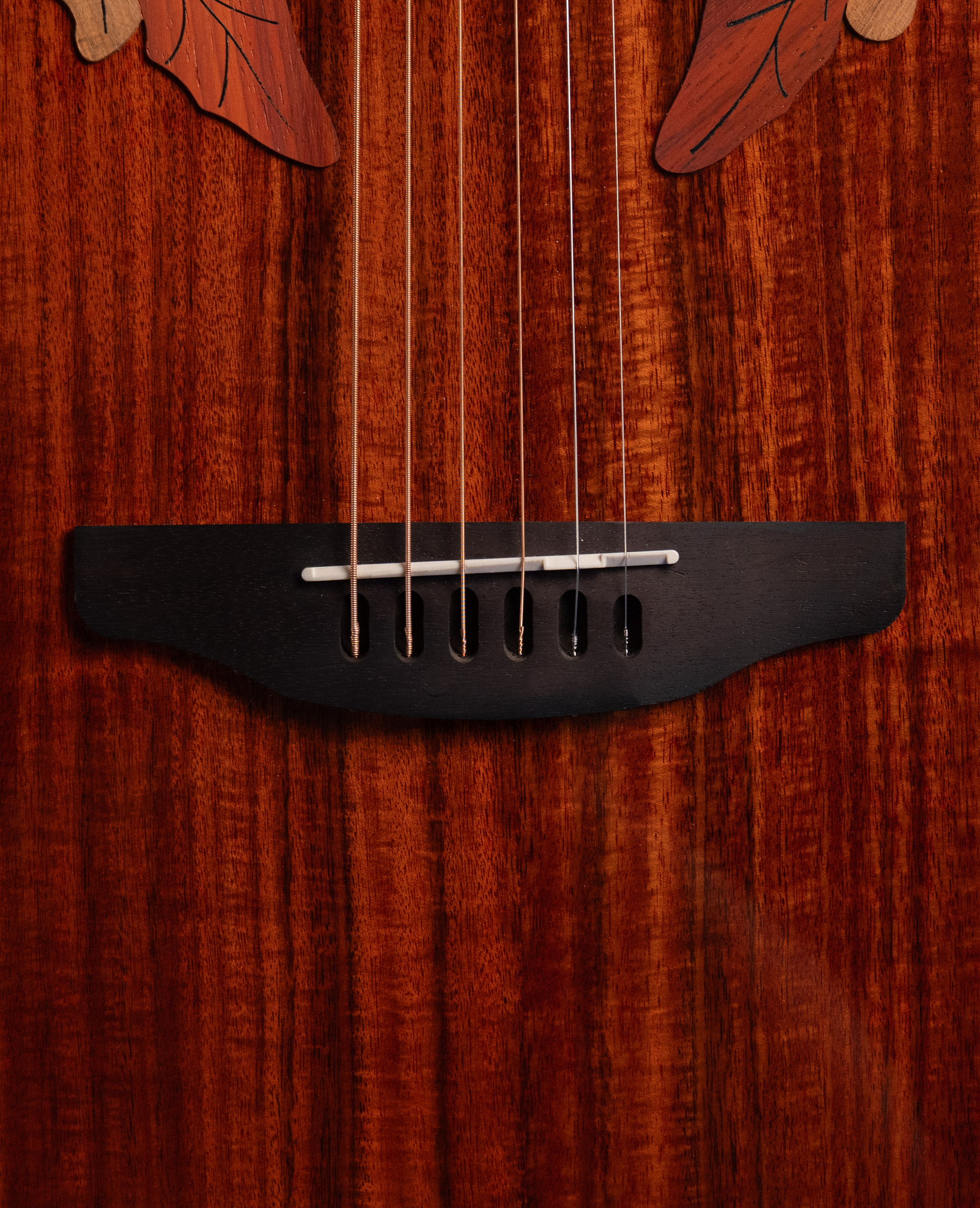 Электроакустическая гитара Ovation CE44P-FKOA Celebrity Elite Plus Mid Cutaway Natural Figured - купить в "Гитарном Клубе"