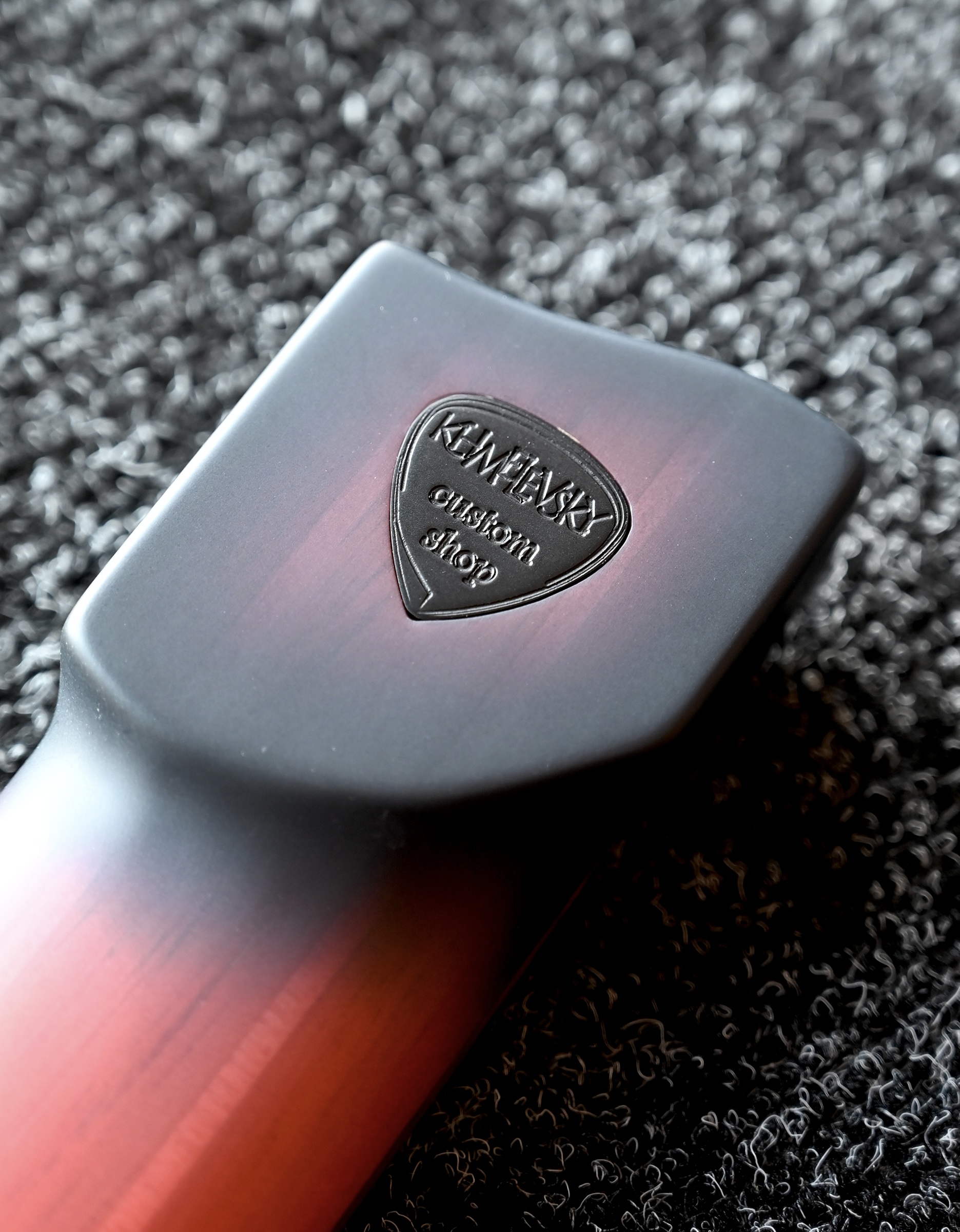 Электрогитара Khmelevsky Wing Custom Raspberry-Black - купить в "Гитарном Клубе"