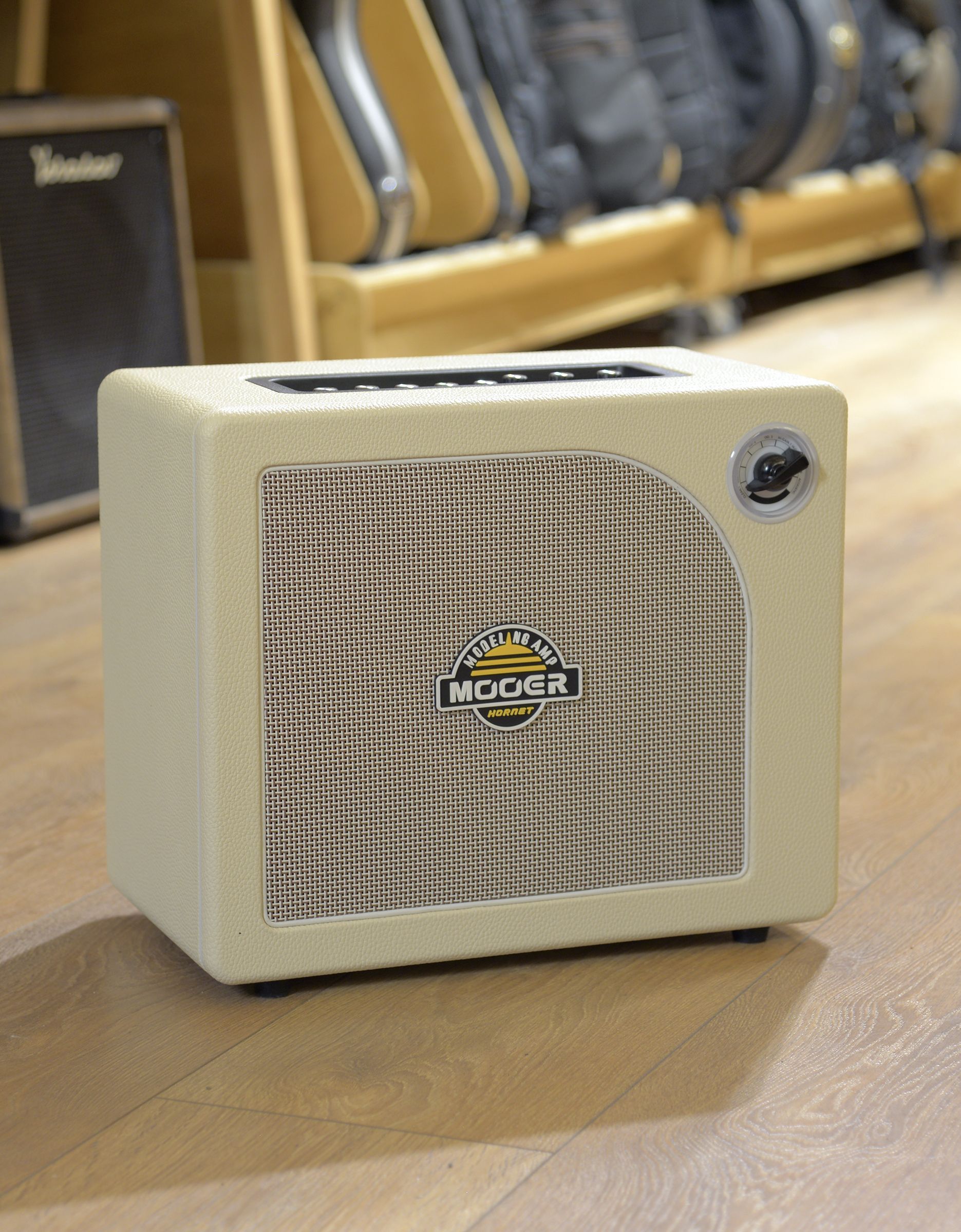 Комбоусилитель для электрогитары Mooer DH07 Hornet 30WH 30Вт - купить в "Гитарном Клубе"