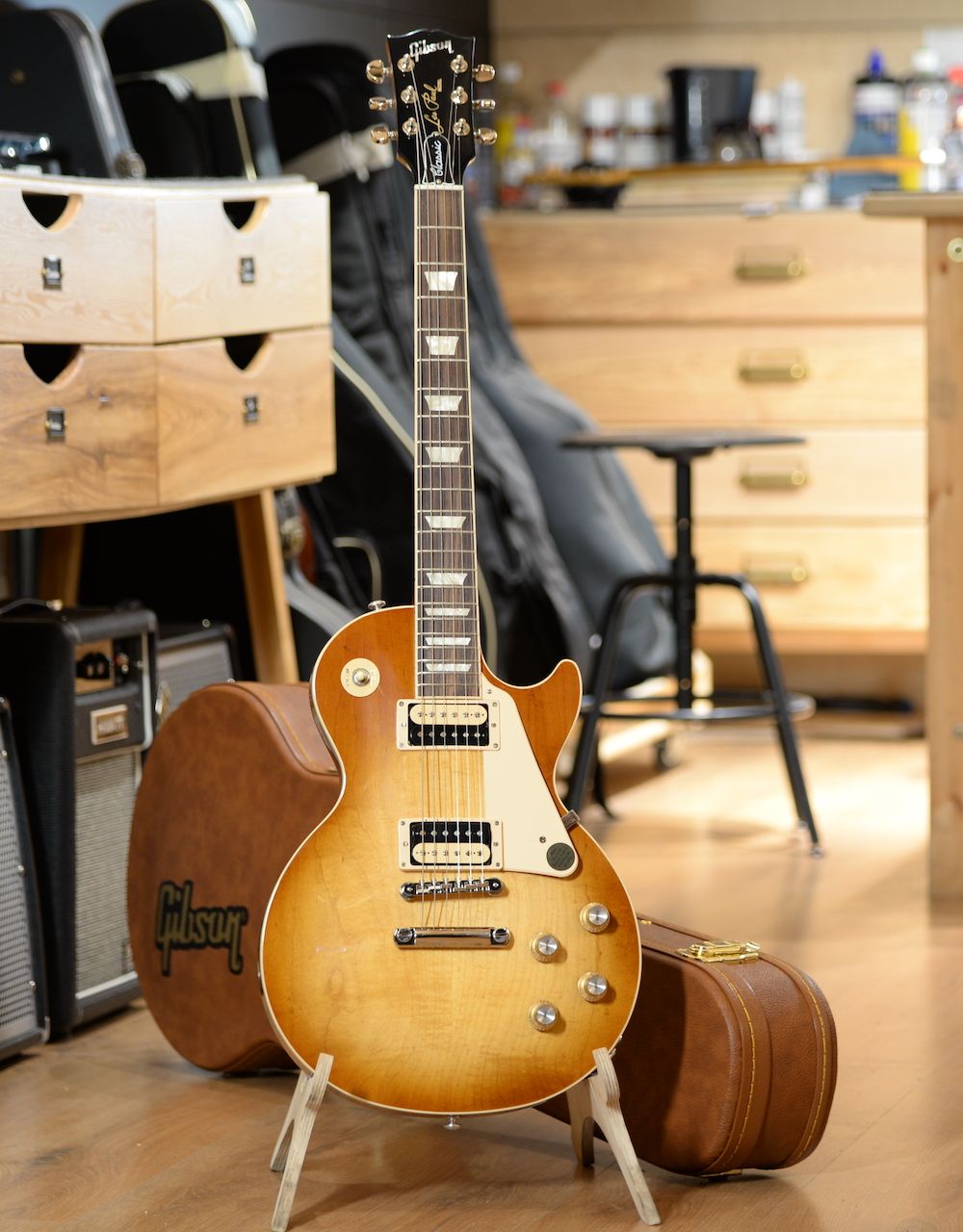 Электрогитара Gibson Les Paul Classic Honeyburst - купить в "Гитарном Клубе"