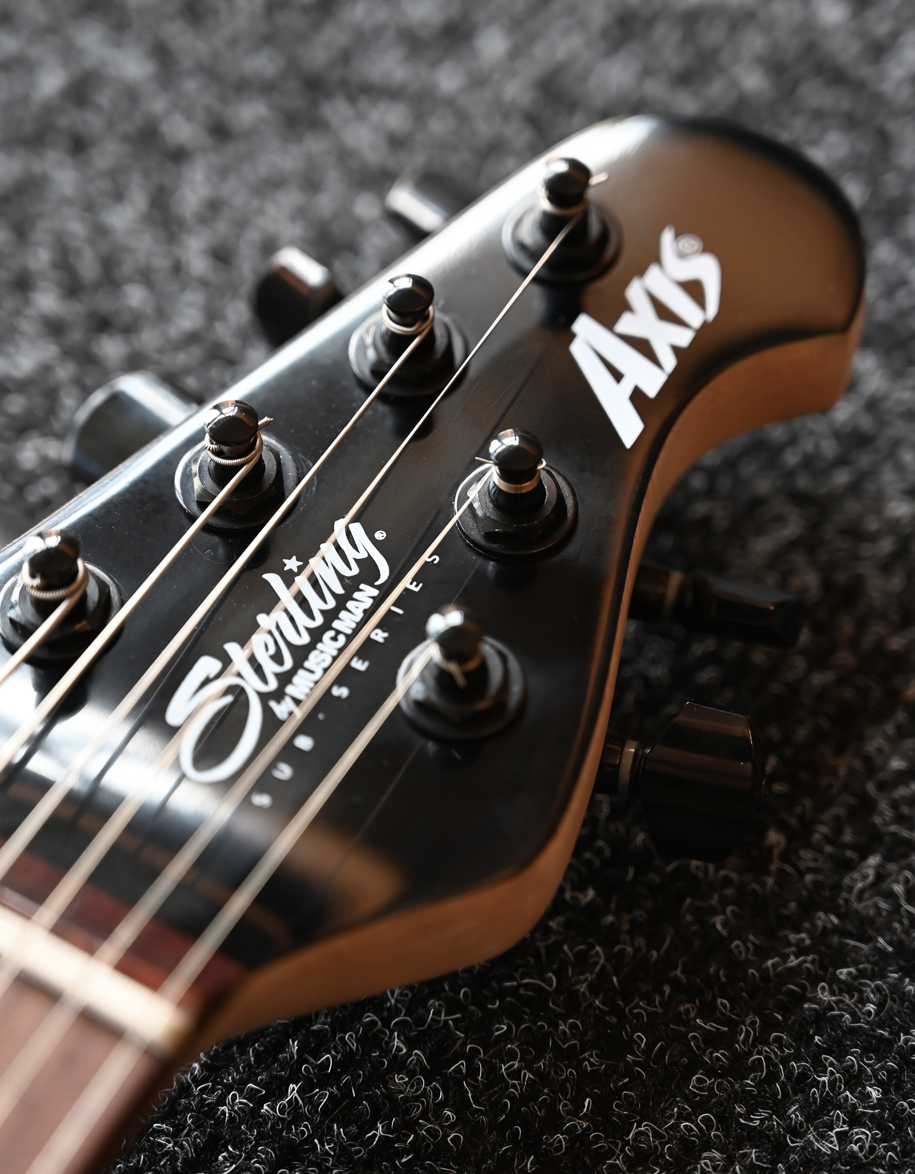 Электрогитара Sterling Axis Black with White - купить в "Гитарном Клубе"