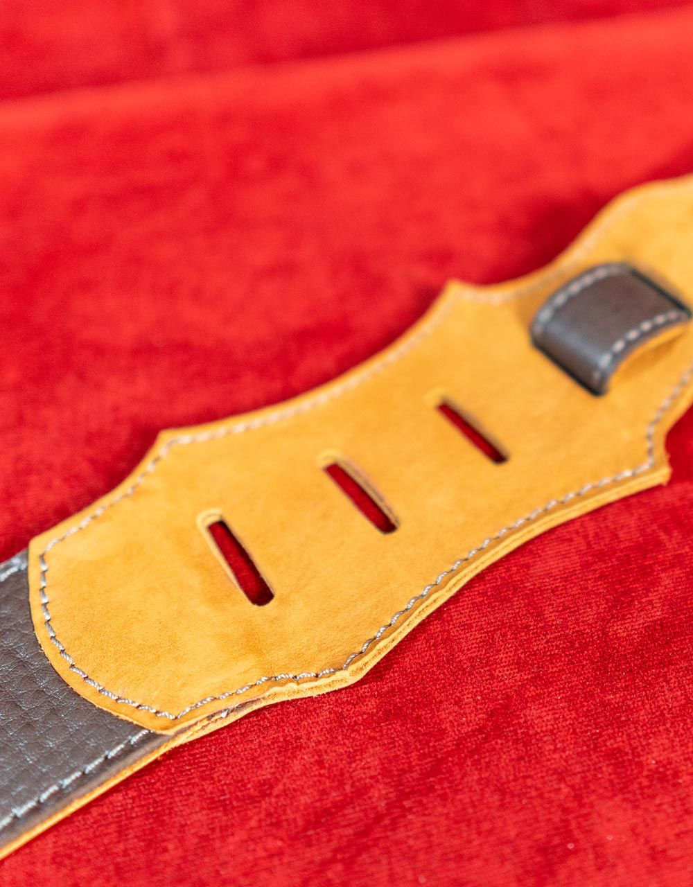 Ремень для гитары Custom Shop - купить в "Гитарном Клубе"