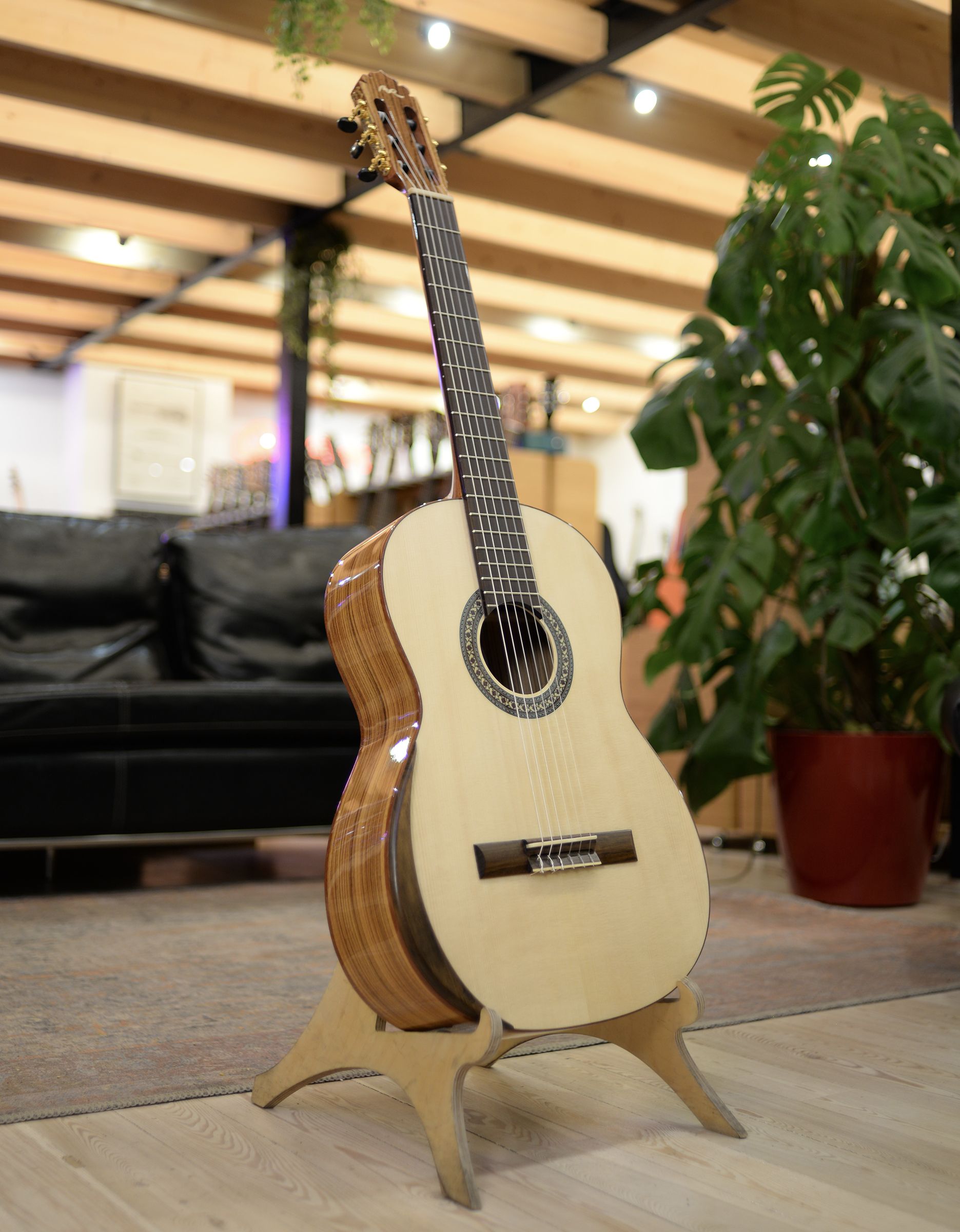 Классическая гитара Manuel Rodriguez AC40-S Academia - купить в "Гитарном Клубе"