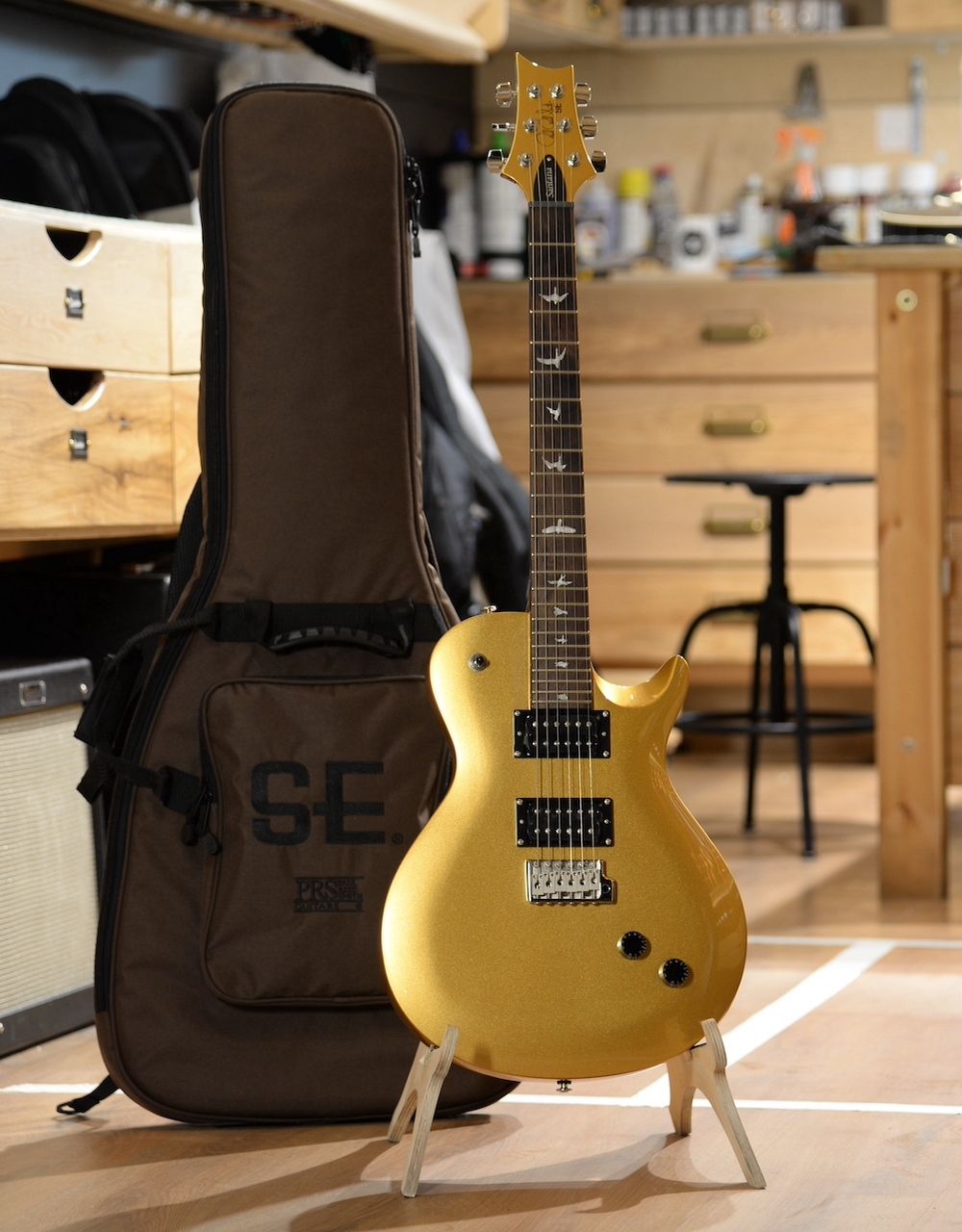 Электрогитара PRS SE SANTANA SINGLECUT TREM EGYPTIAN GOLD - купить в "Гитарном Клубе"