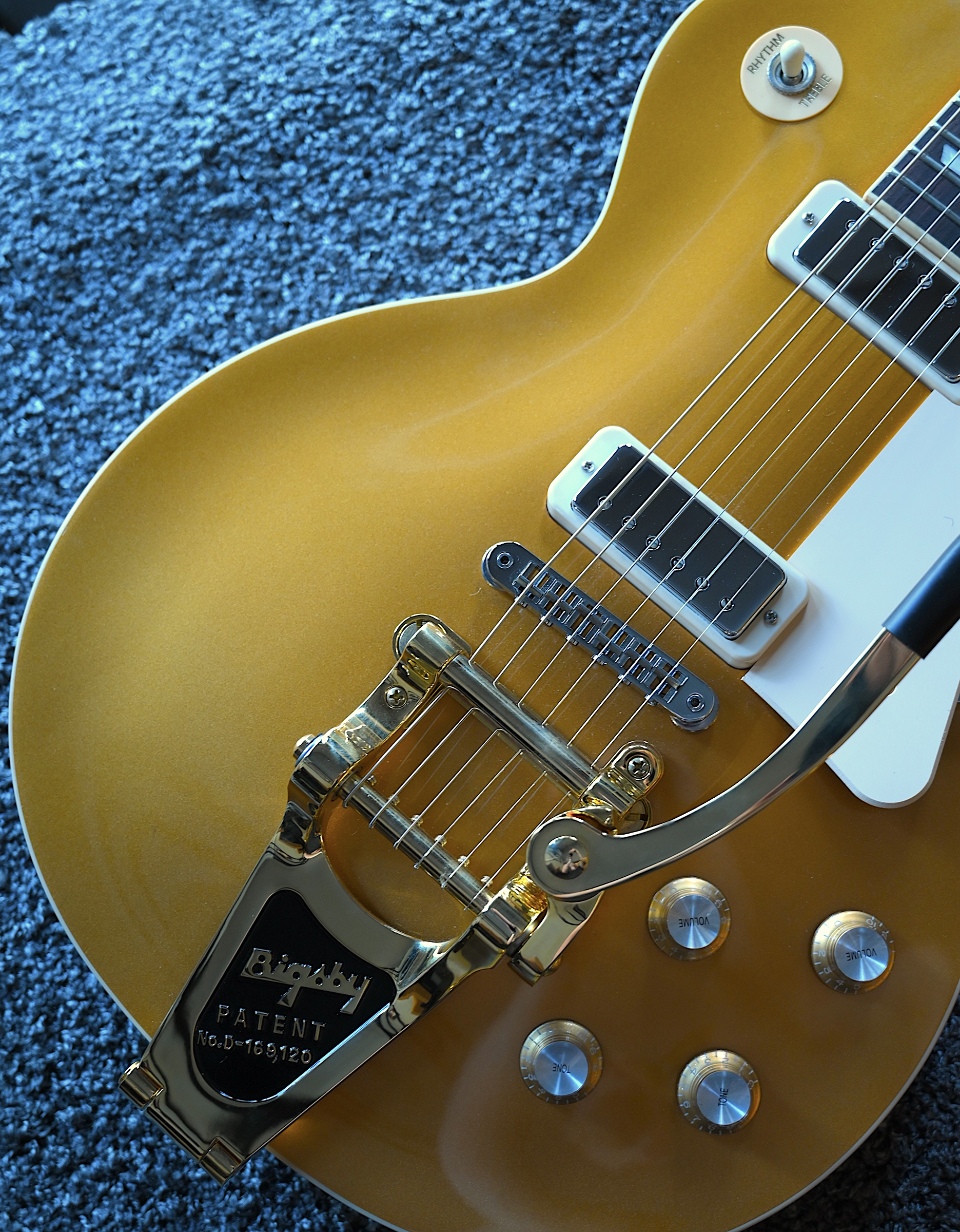 Электрогитара Gibson Les Paul Deluxe Gold Top