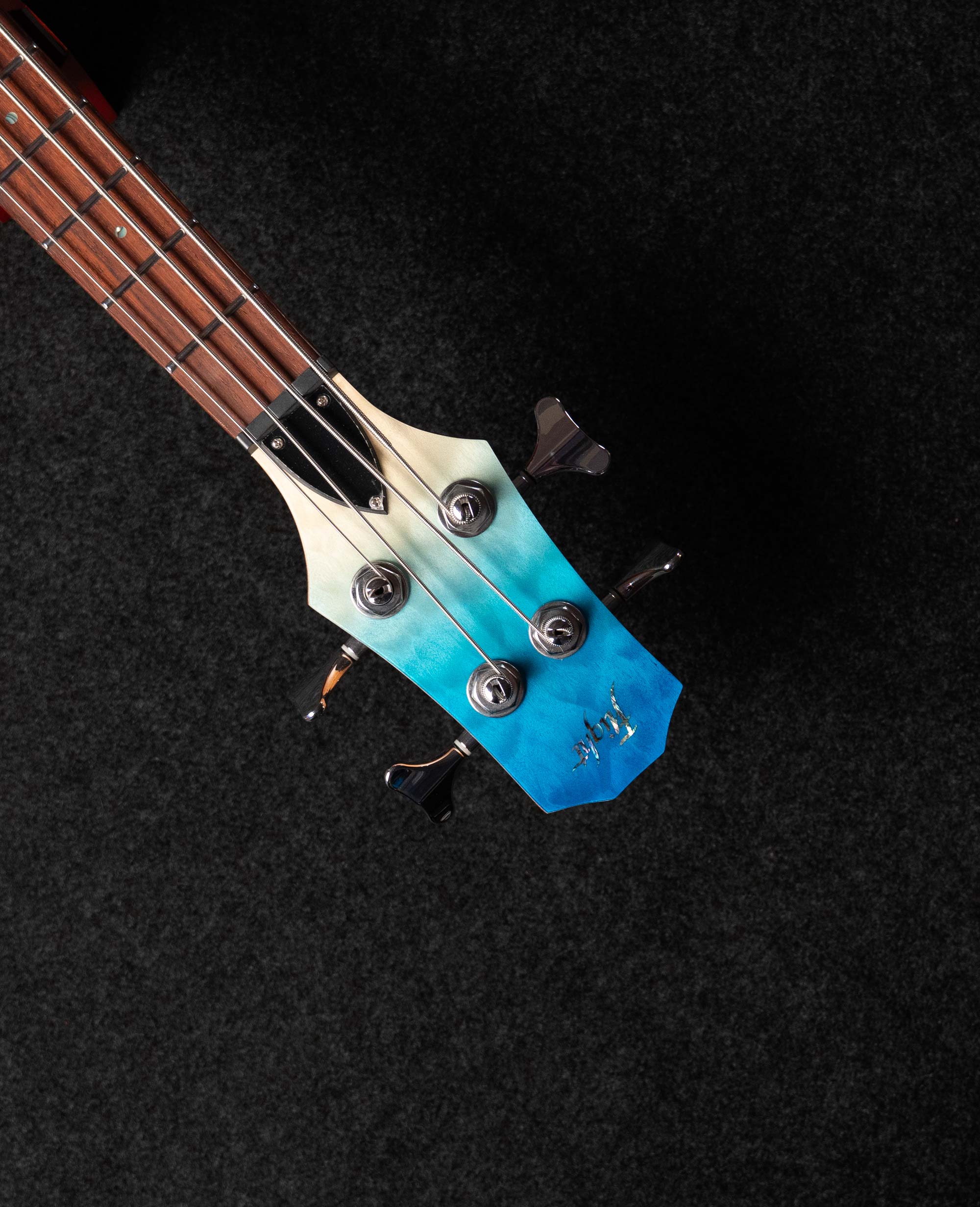 Бас-гитара уменьшенная Flight Mini Bass TBL - купить в "Гитарном Клубе"