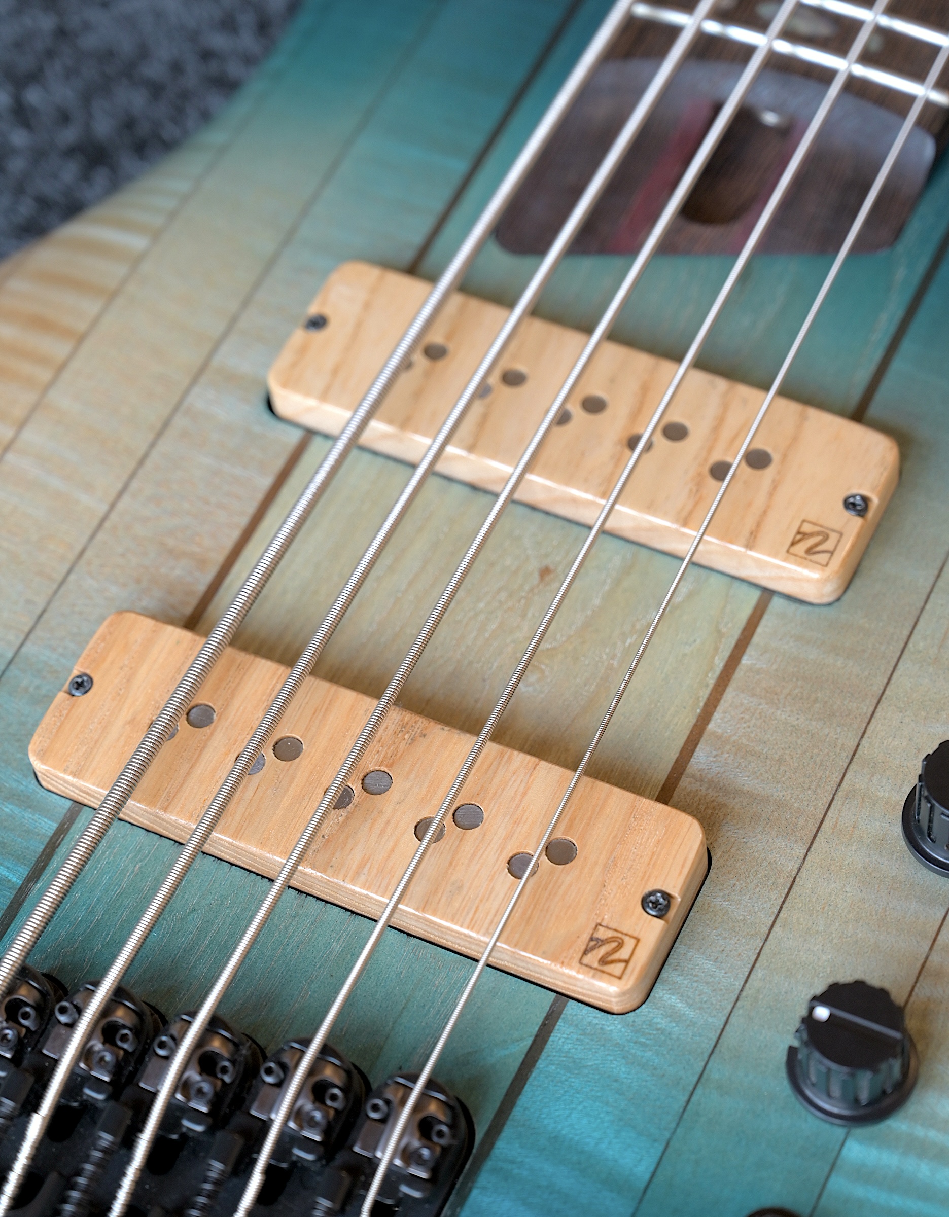 Бас-гитара Ibanez SR5CMLTD-CIL - купить в "Гитарном Клубе"