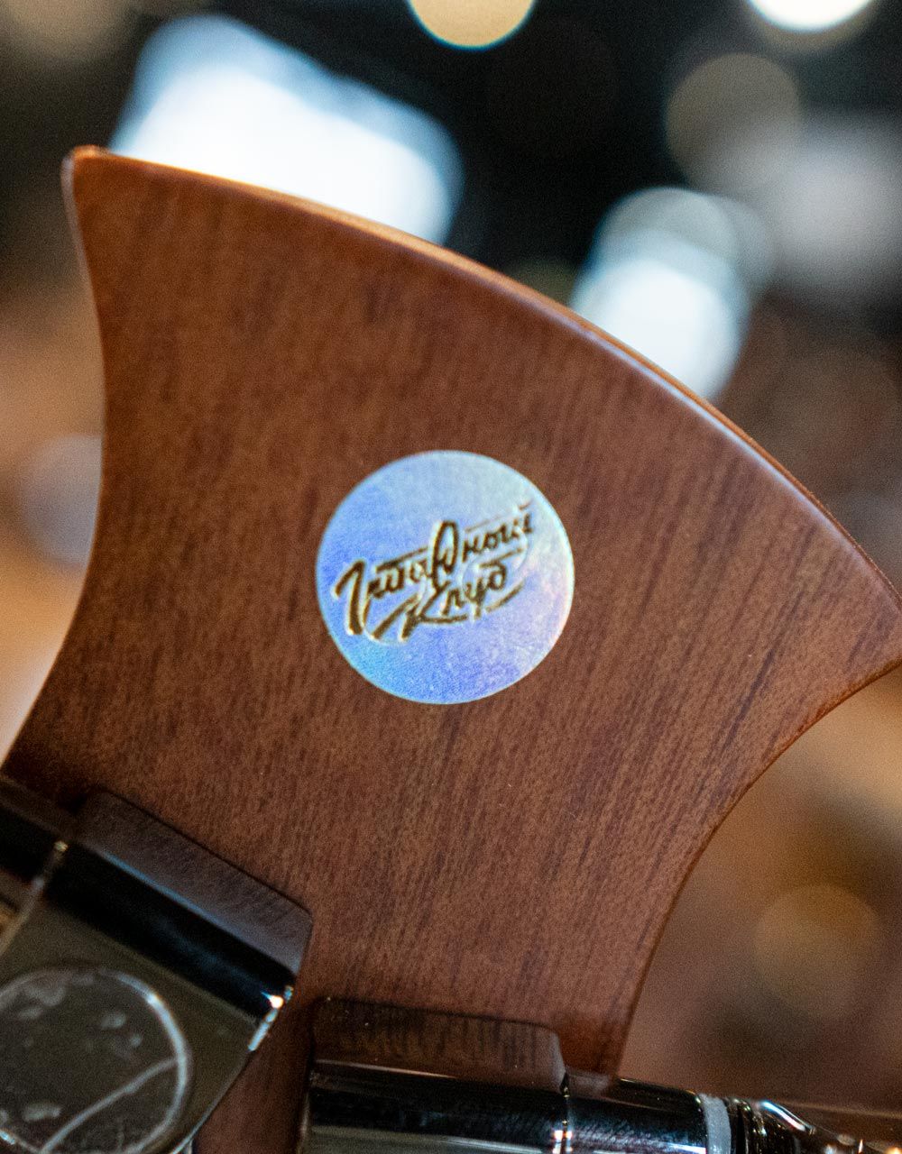 Электроакустическая гитара Ovation Applause AE44II-5 Mid Cutaway Black - купить в "Гитарном Клубе"