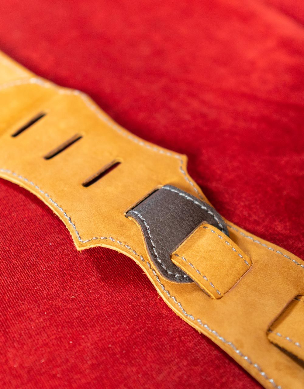 Ремень для гитары Custom Shop - купить в "Гитарном Клубе"