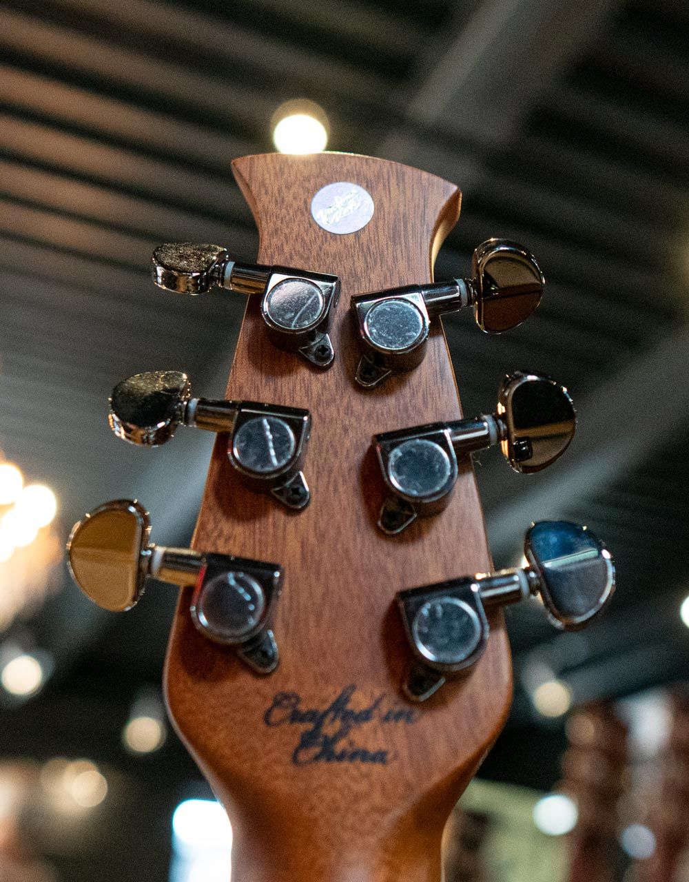 Электроакустическая гитара Ovation Applause AE44II-5 Mid Cutaway Black - купить в "Гитарном Клубе"