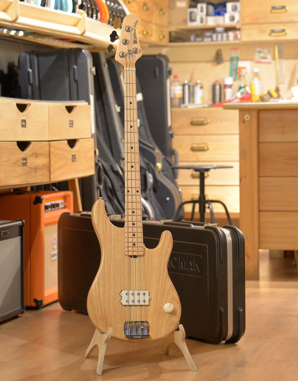 Бас-гитара Music Man Joe Dart Signature Bass Velvet Natural - купить в "Гитарном Клубе"