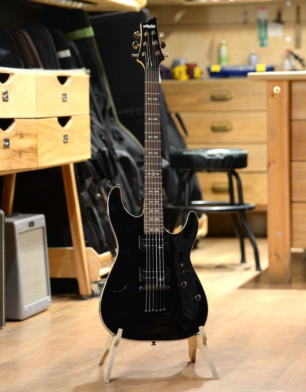 Электрогитара Schecter Omen-6 BLK - купить в "Гитарном Клубе"