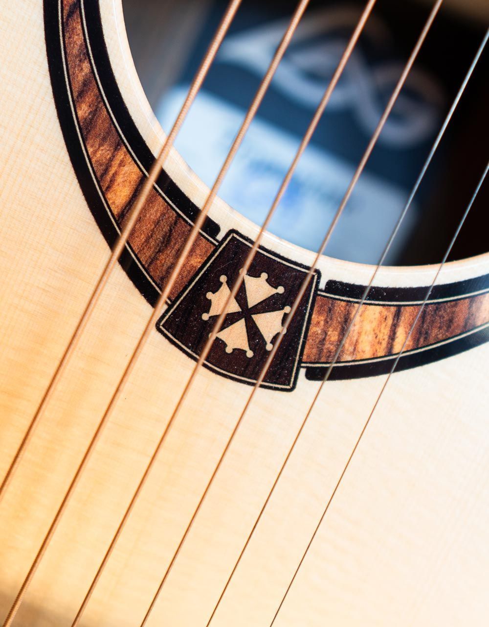 Акустическая гитара LAG GLA T318D - купить в "Гитарном Клубе"