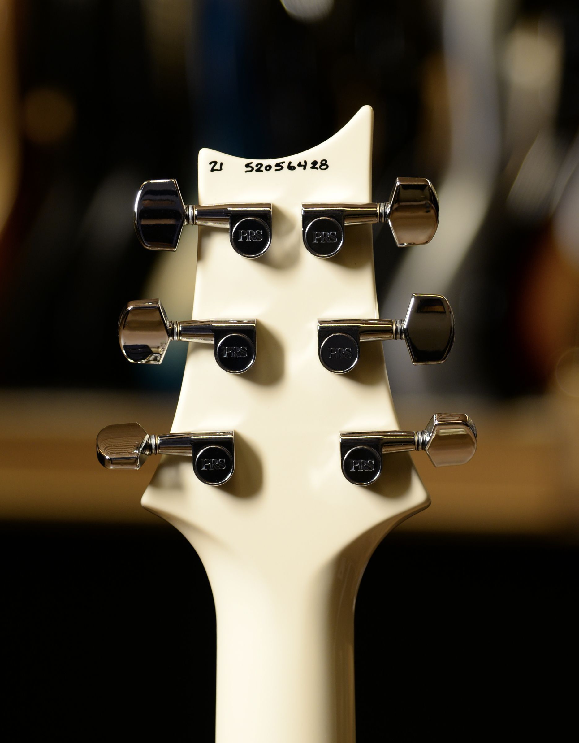 Электрогитара PRS S2 VELA SEMI-HOLLOW ANTIQUE WHITE - купить в "Гитарном Клубе"