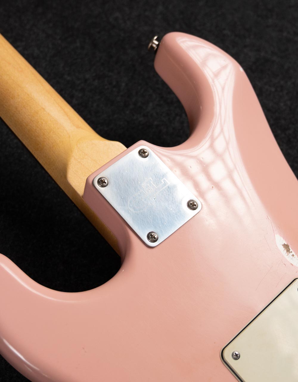 Электрогитара G&L Custom Shop Legacy SSZ RW Nitro Shell Pink - купить в "Гитарном Клубе"