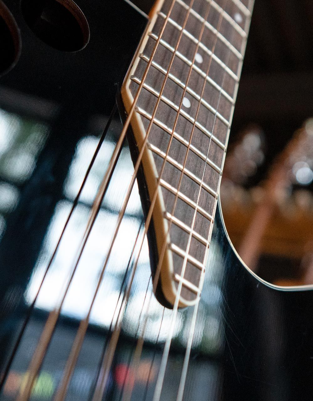 Электроакустическая гитара Ovation Applause AE44II-5 Mid Cutaway Black - купить в "Гитарном Клубе"