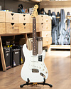 Электрогитара Fender Player Stratocaster White PF - купить в "Гитарном Клубе"
