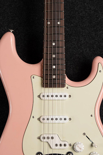Электрогитара G&L Custom Shop Legacy SSZ RW Nitro Shell Pink - купить в "Гитарном Клубе"