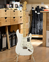 Электрогитара Fender Player Stratocaster White HSS MN - купить в "Гитарном Клубе"