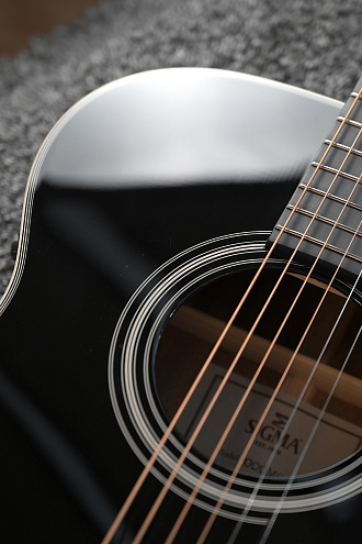 Электроакустическая гитара Sigma 000MC-1E-BK - купить в "Гитарном Клубе"