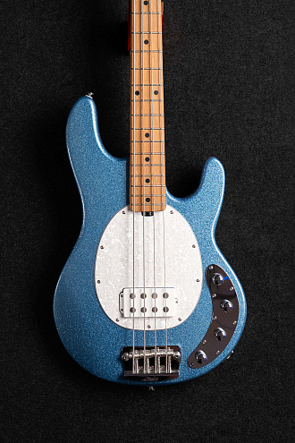 Бас-гитара Sterling StingRay RAY34-BSK, Blue Sparkle - купить в "Гитарном Клубе"