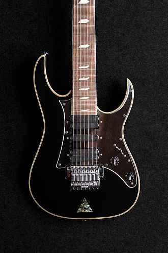 Электрогитара Ibanez UV777