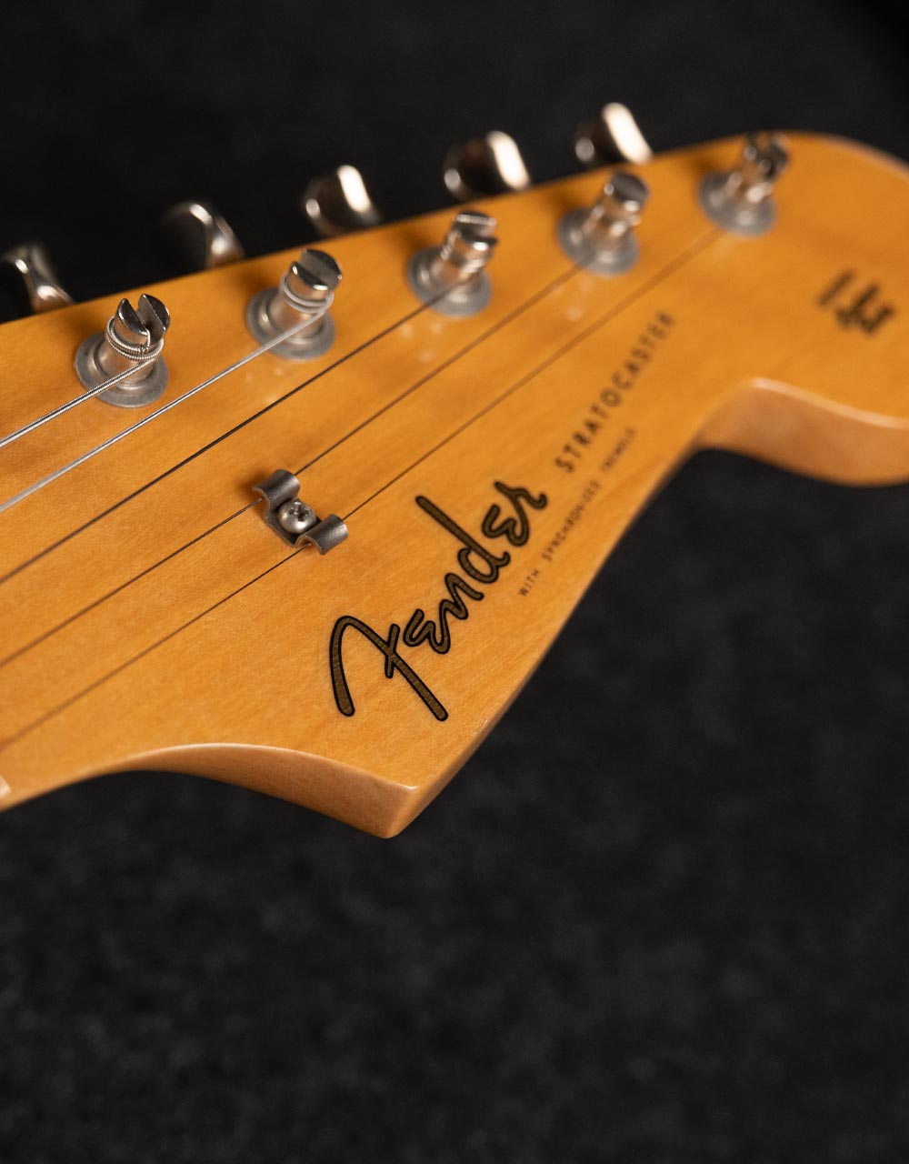 Электрогитара Fender Stratocaster AVRI