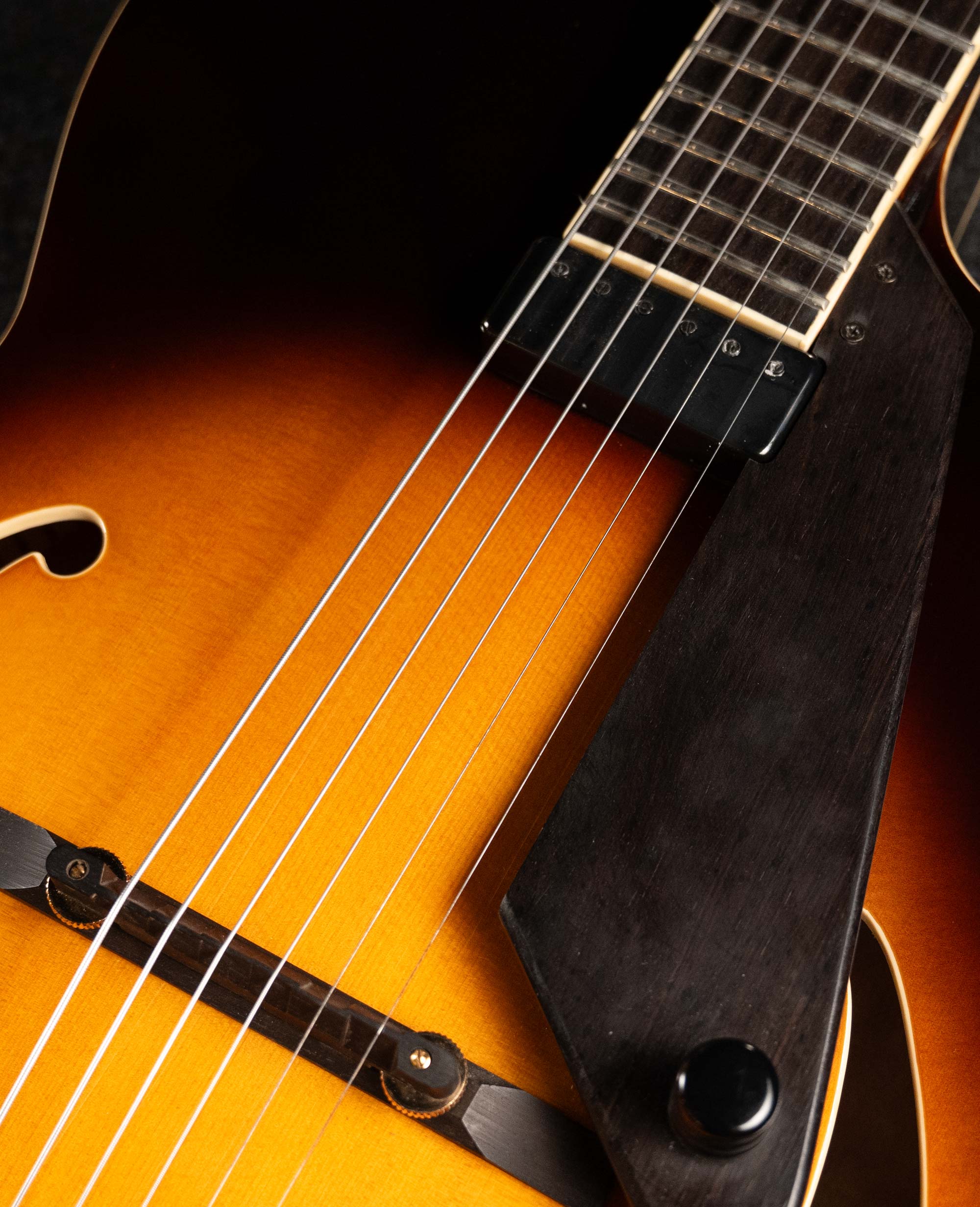 Полуакустическая гитара Peerless Manhattan - купить в "Гитарном Клубе"