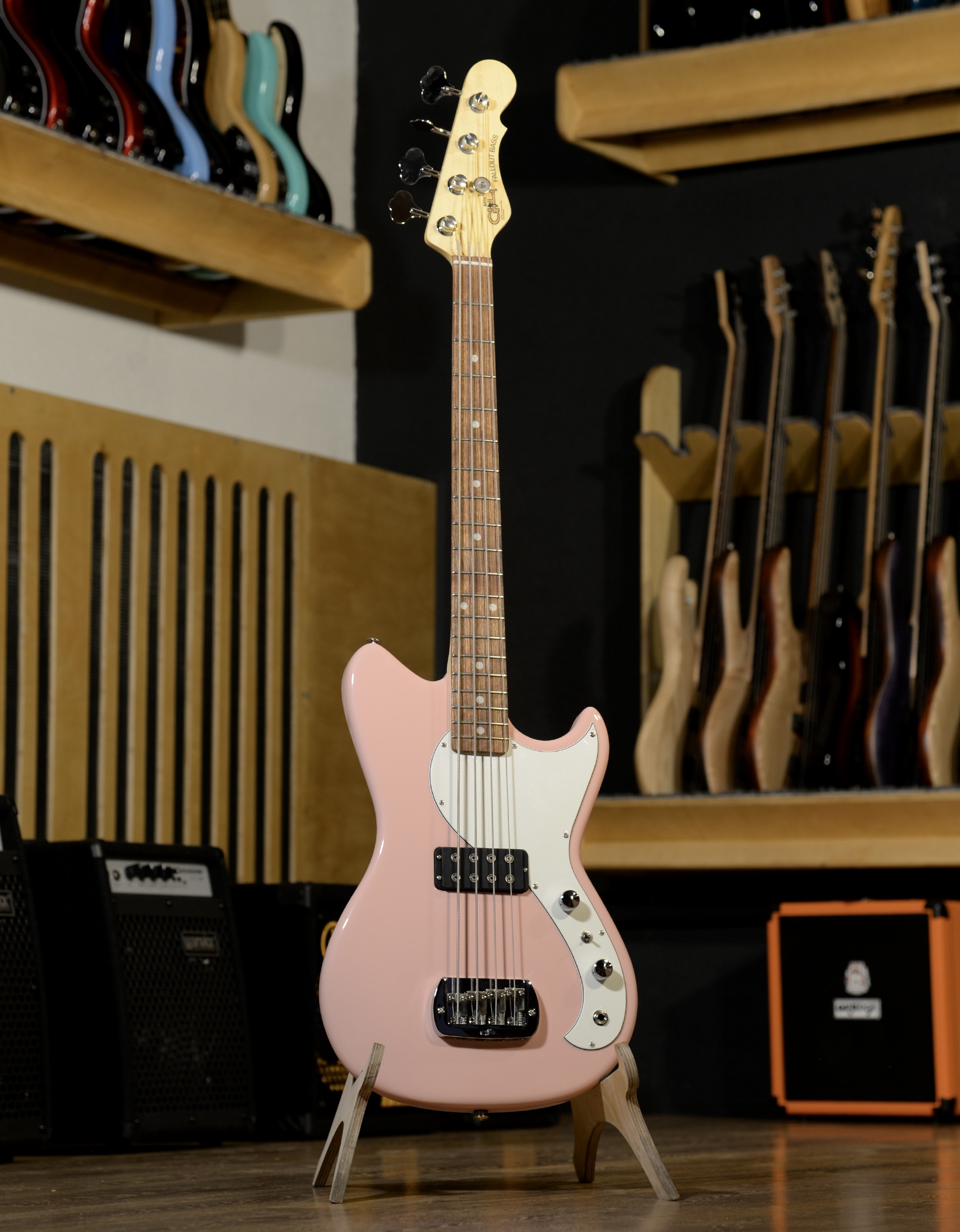 Бас-гитара G&L FD Fallout Shortscale Bass Shell Pink CR - купить в "Гитарном Клубе"