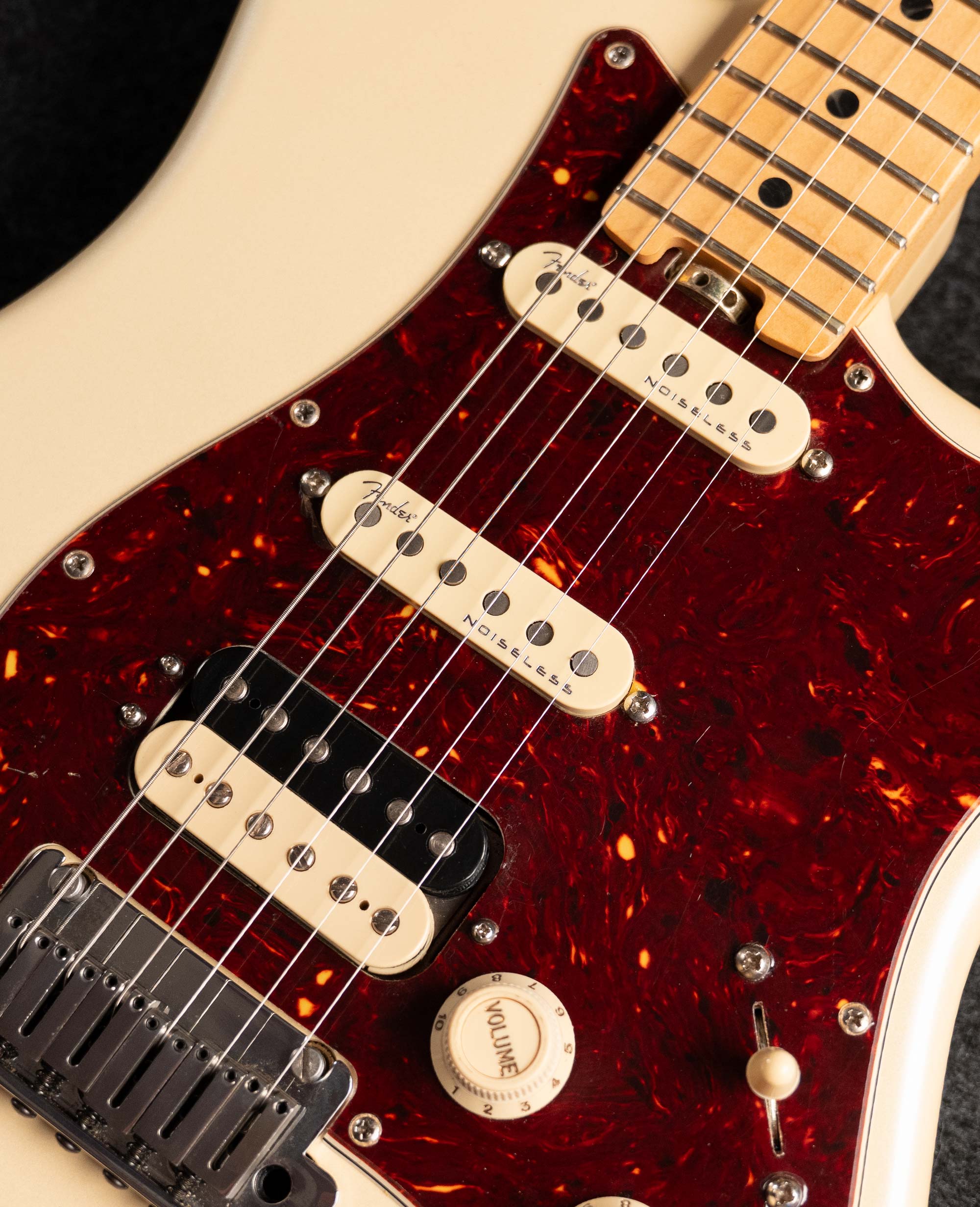 Электрогитара Fender Stratocaster Elite HSS Olympic White - купить в "Гитарном Клубе"
