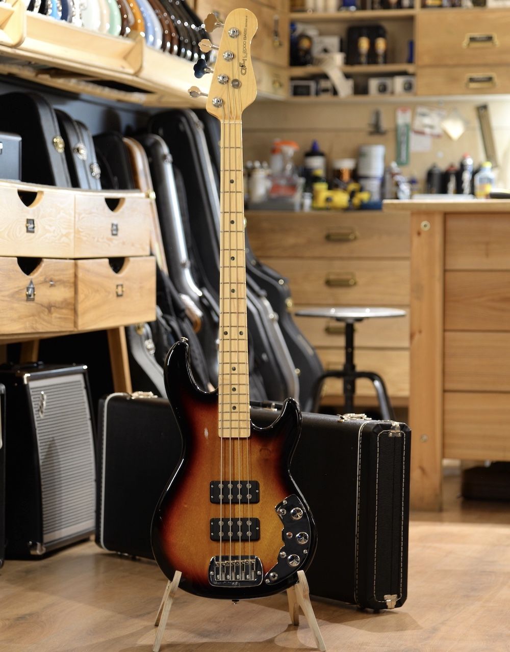 Бас-гитара G&L L-2000 3-Tone Sunburst MP - купить в "Гитарном Клубе"