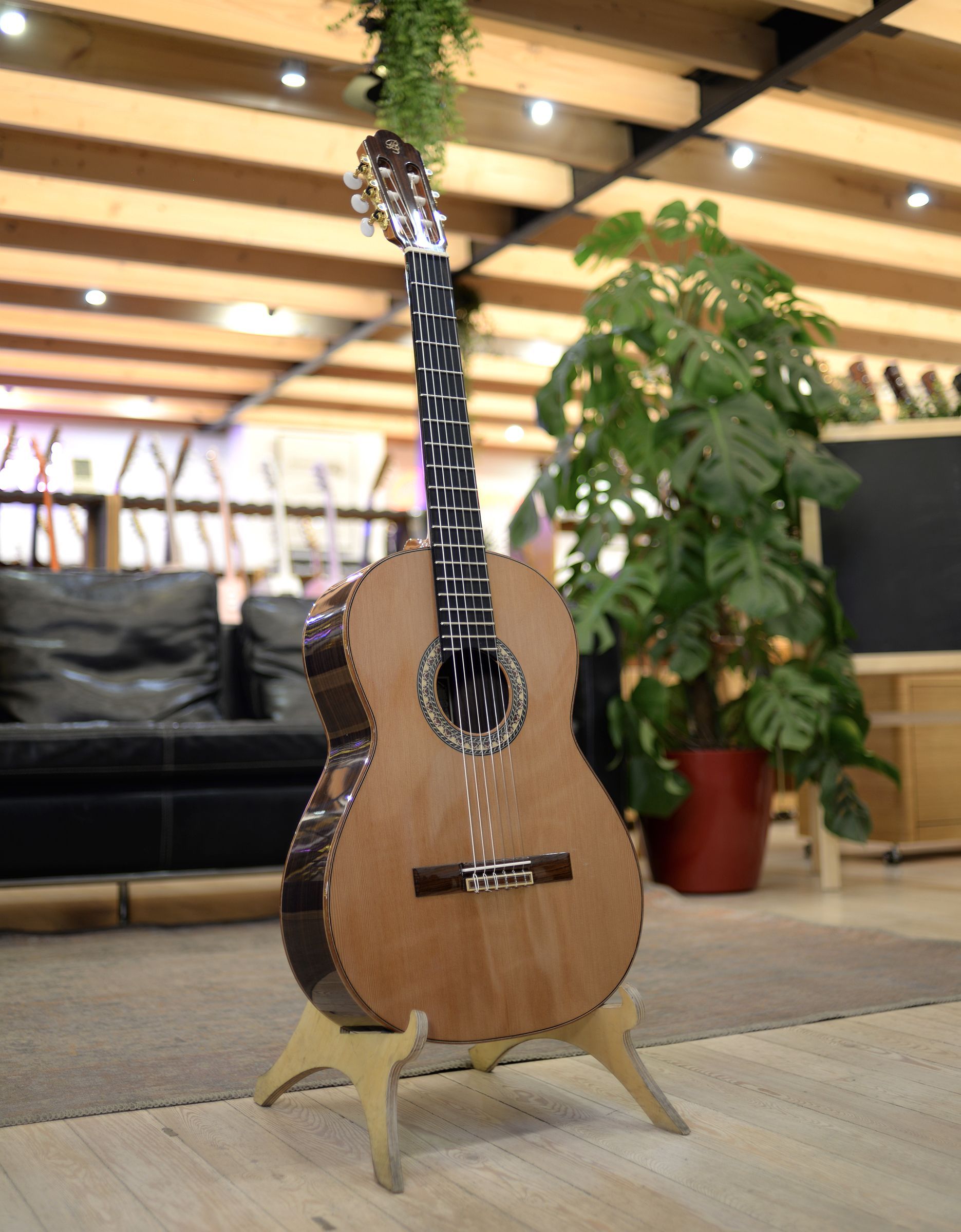 Классическая гитара Prudencio Saez 2-M (G-9) Cedar - купить в "Гитарном Клубе"