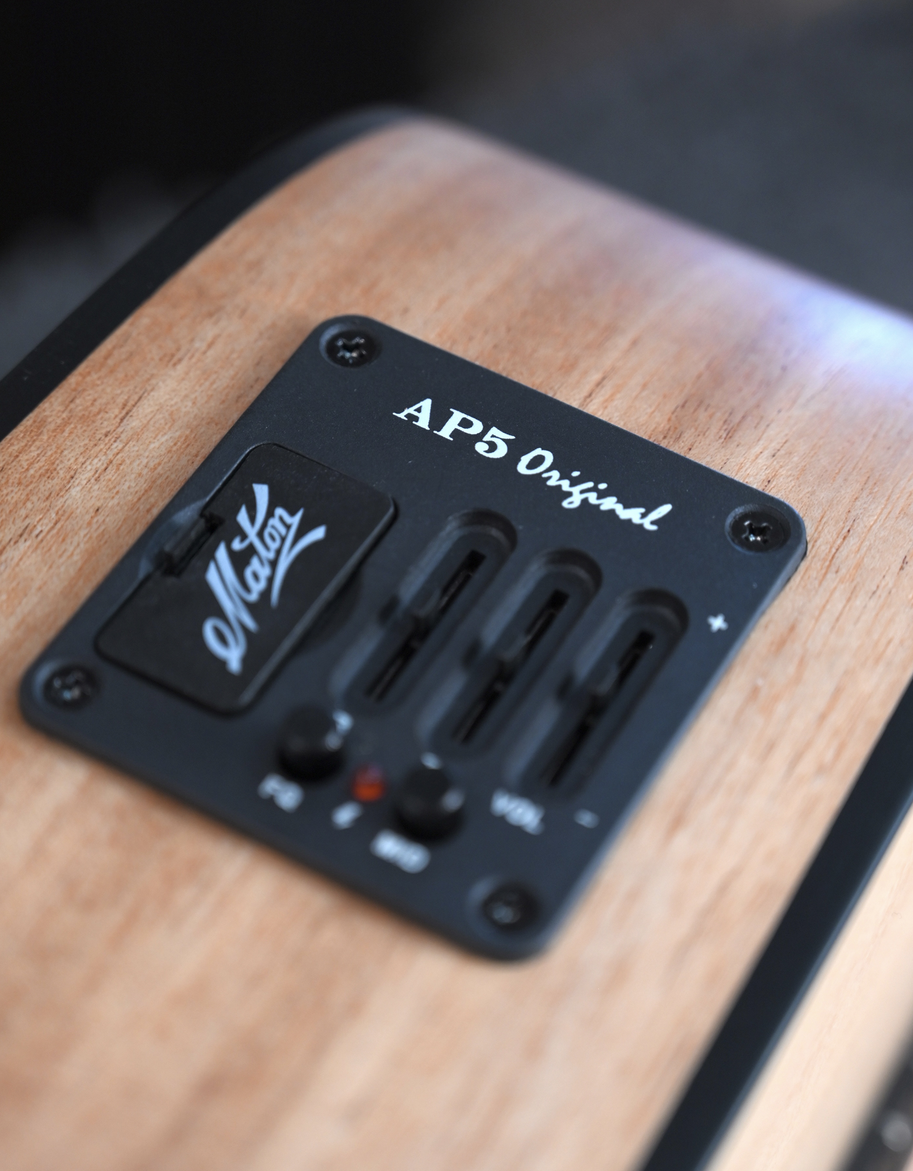 Электроакустическая гитара Maton SRS60C - купить в "Гитарном Клубе"