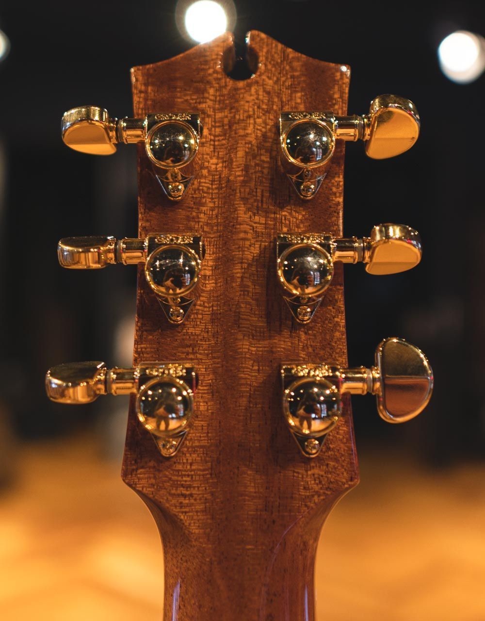 Электроакустическая гитара Maton EM100C-808 - купить в "Гитарном Клубе"