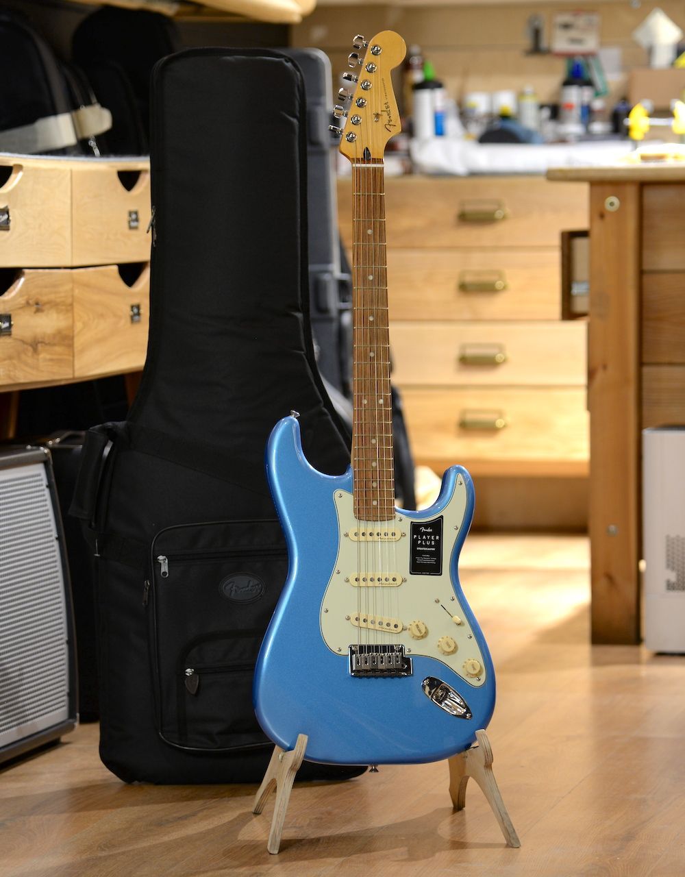 Электрогитара Fender Player Plus Stratocaster Opal Spark PF - купить в "Гитарном Клубе"