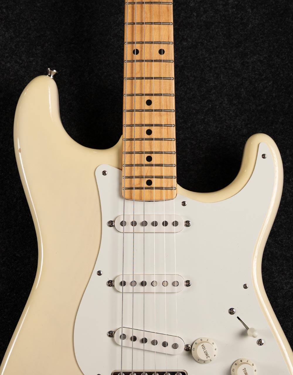 Электрогитара Fender Stratocaster AVRI