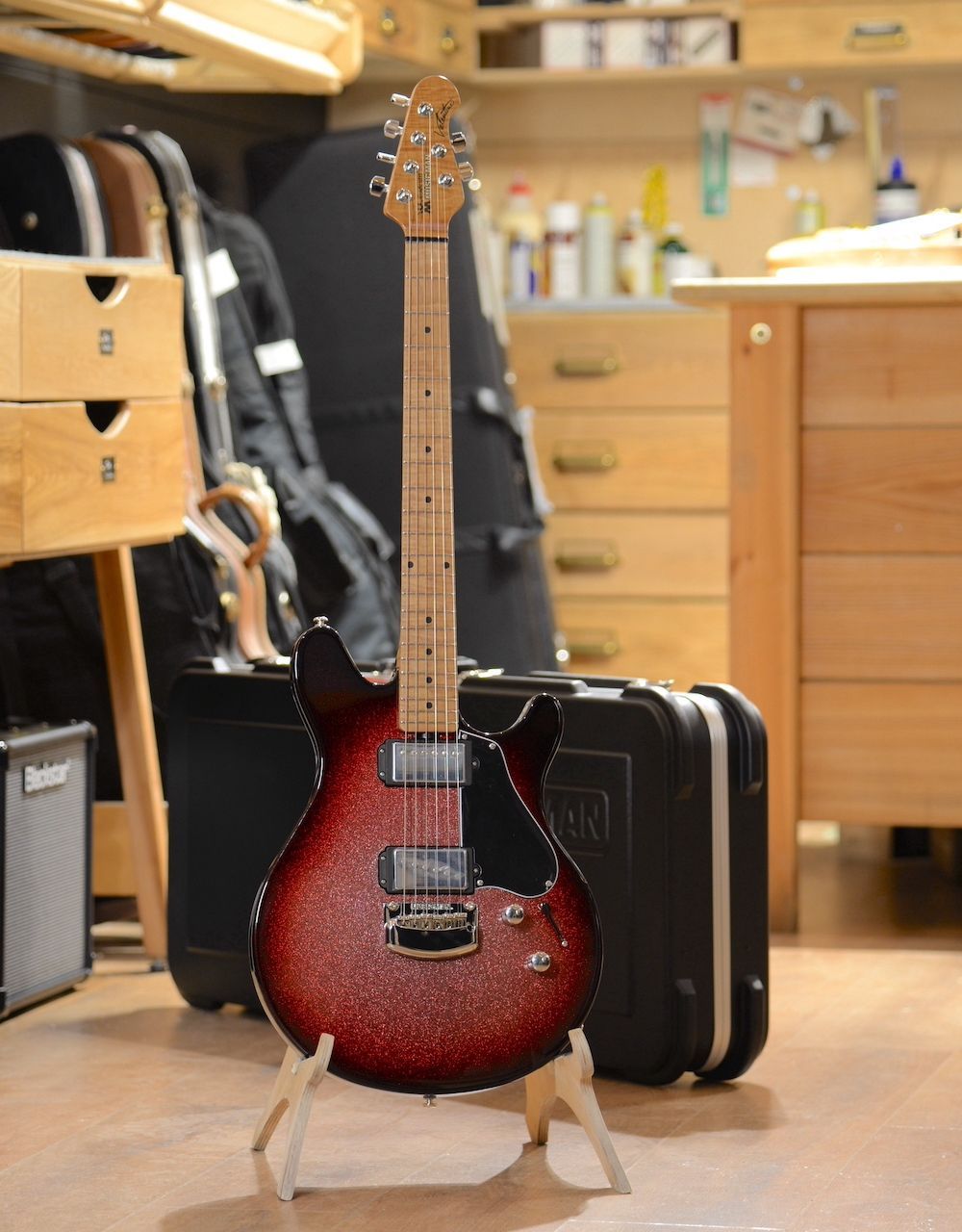 Электрогитара Music Man Valentine Tremolo, Maroon Sparkle Burst - купить в "Гитарном Клубе"