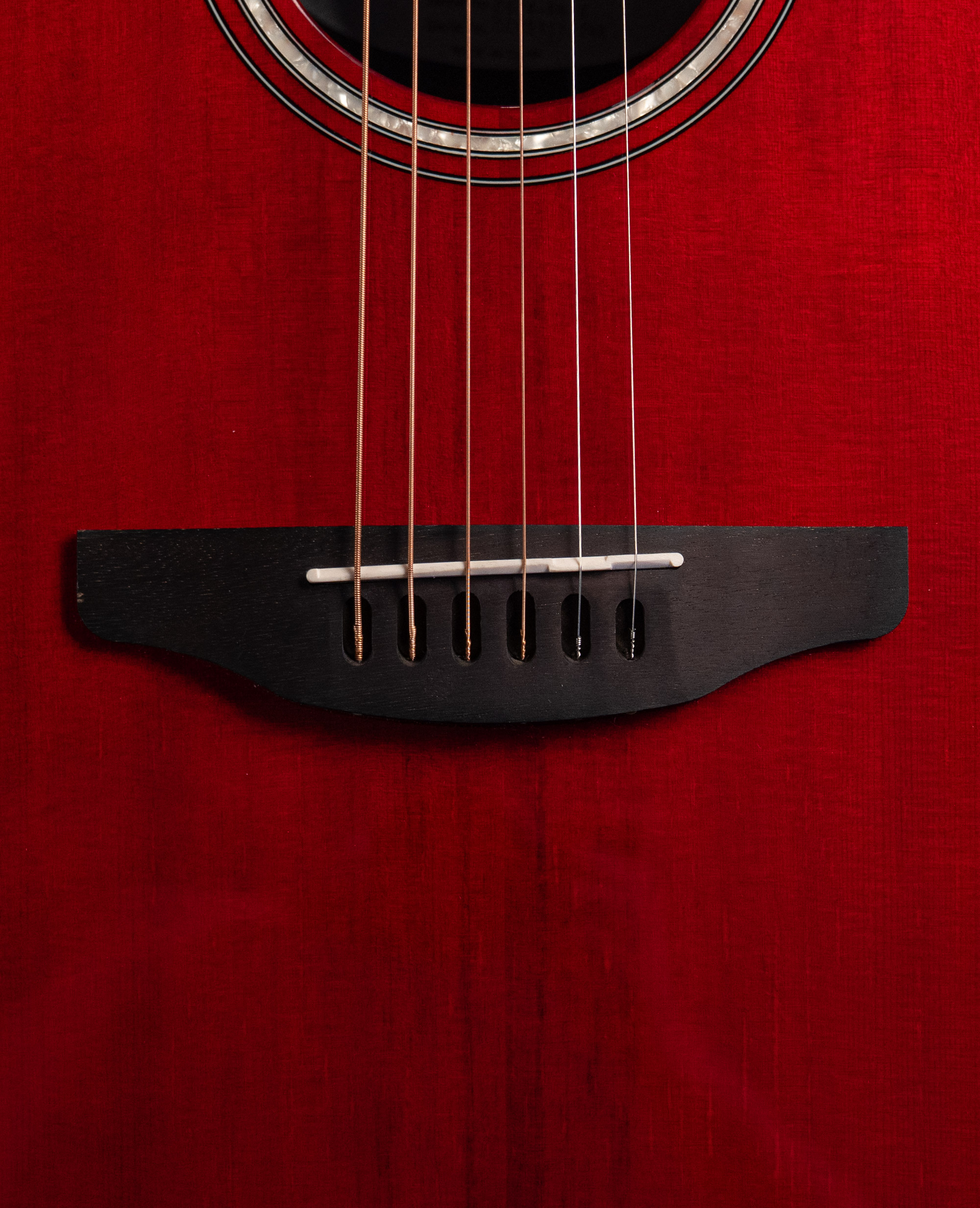 Электроакустическая гитара Ovation CS24-RR Celebrity Standard Mid Cutaway Ruby Red - купить в "Гитарном Клубе"