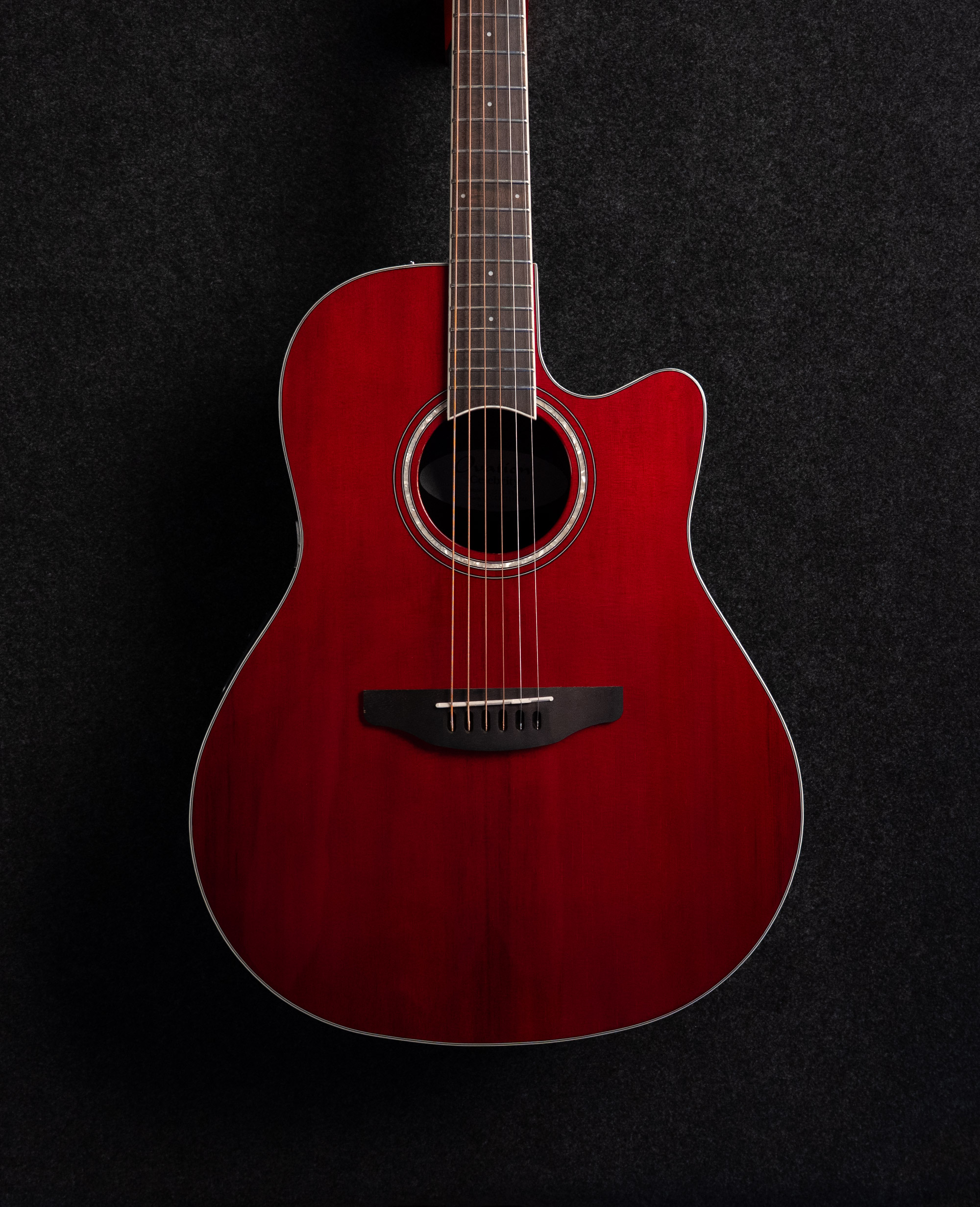 Электроакустическая гитара Ovation CS24-RR Celebrity Standard Mid Cutaway Ruby Red - купить в "Гитарном Клубе"