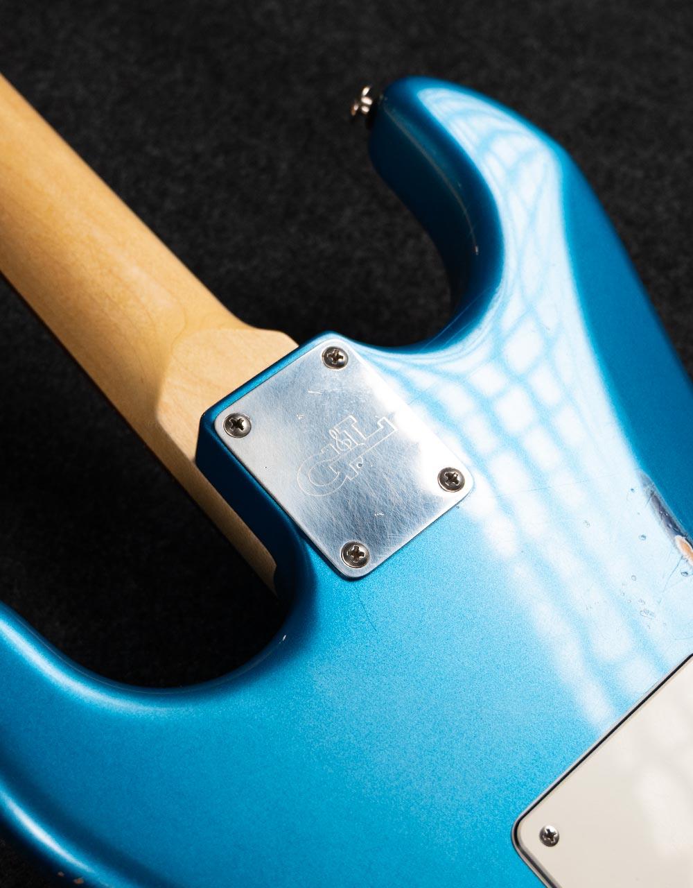 Электрогитара G&L Custom Shop Legacy SSZ RW Nitro Lake Placid Blue - купить в "Гитарном Клубе"