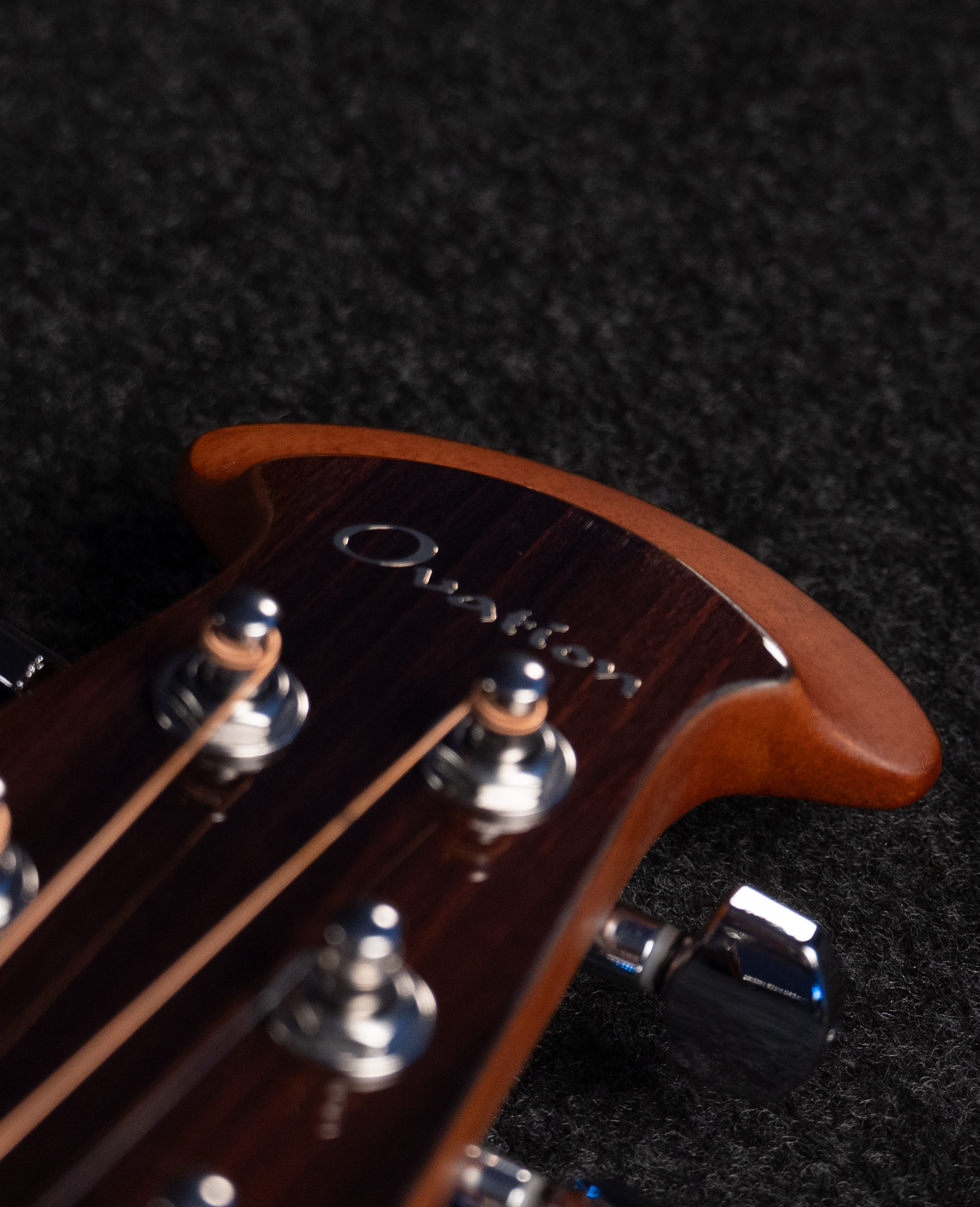 Электроакустическая гитара Ovation CS24P-NBM Celebrity Standard Plus Mid Cutaway Nutmeg Burled Maple - купить в "Гитарном Клубе"