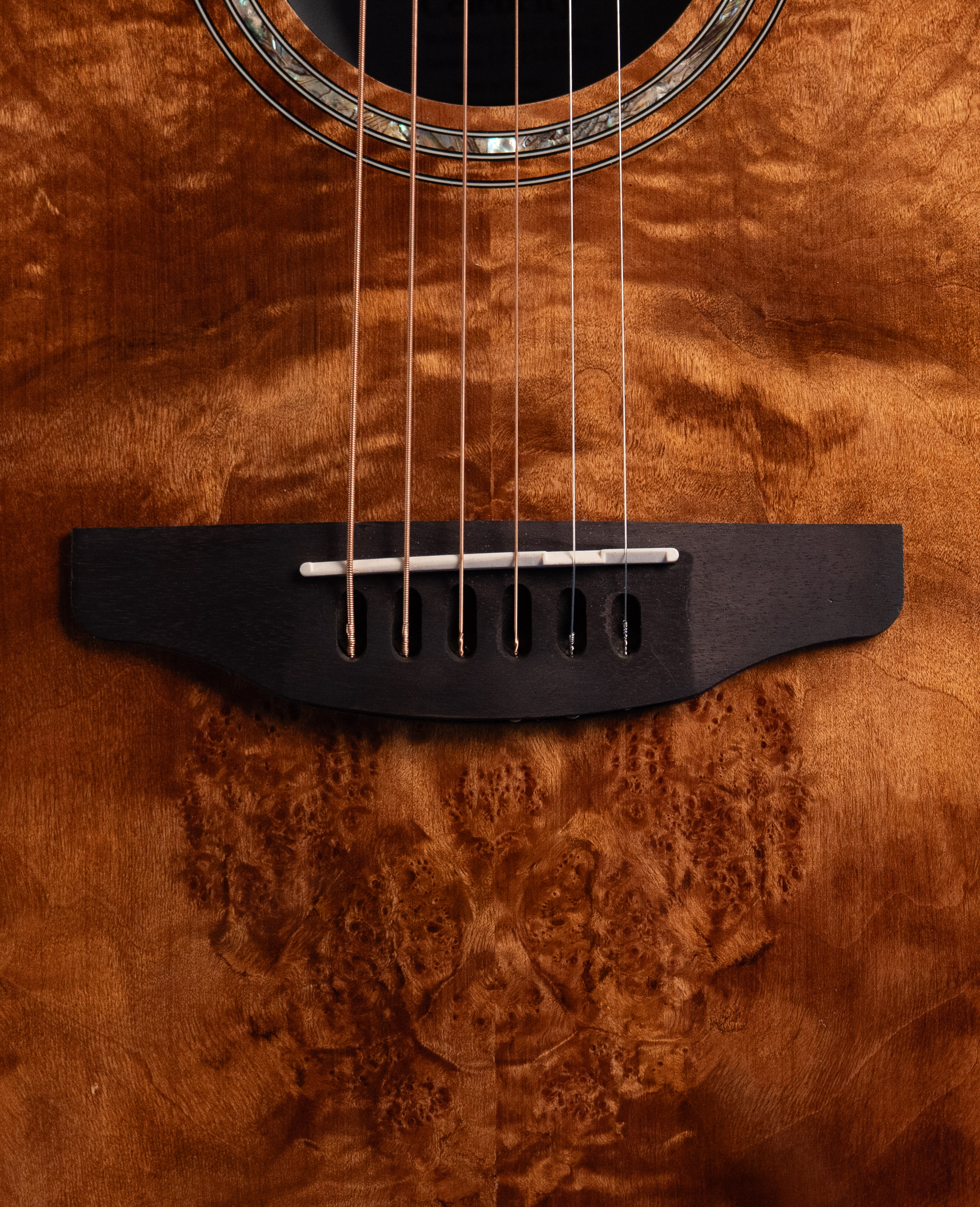 Электроакустическая гитара Ovation CS24P-NBM Celebrity Standard Plus Mid Cutaway Nutmeg Burled Maple - купить в "Гитарном Клубе"