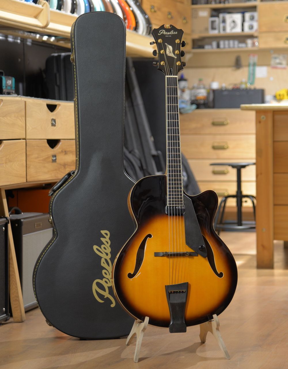 Полуакустическая гитара Peerless Martin Taylor Maestro - купить в "Гитарном Клубе"