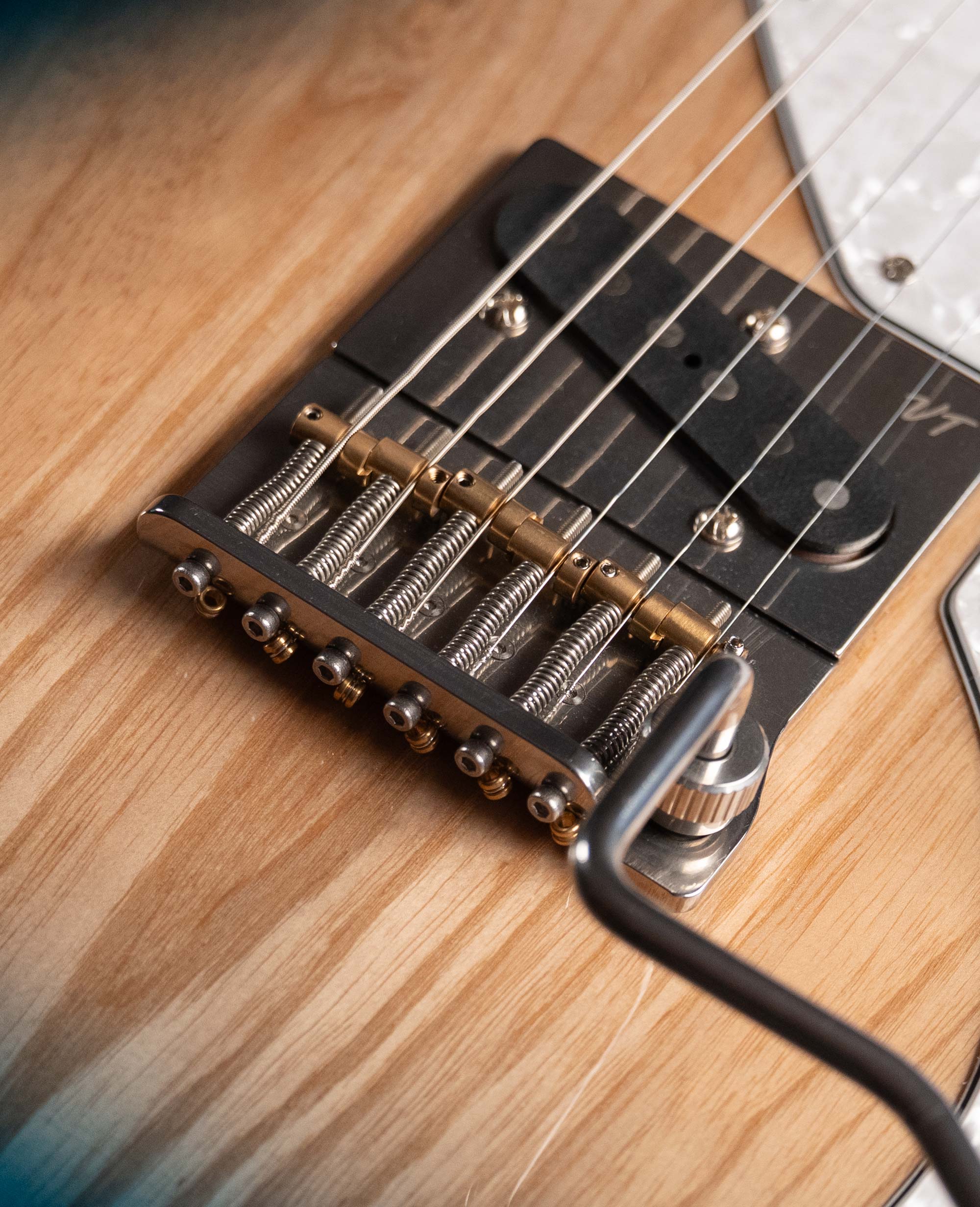Электрогитара G&L Limited Run ASAT Classic Thinline Mako Blue MP - купить в "Гитарном Клубе"