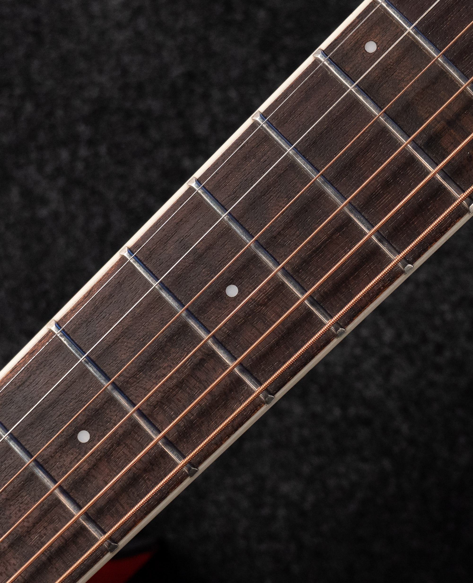 Электроакустическая гитара Ovation CS24-RR Celebrity Standard Mid Cutaway Ruby Red - купить в "Гитарном Клубе"