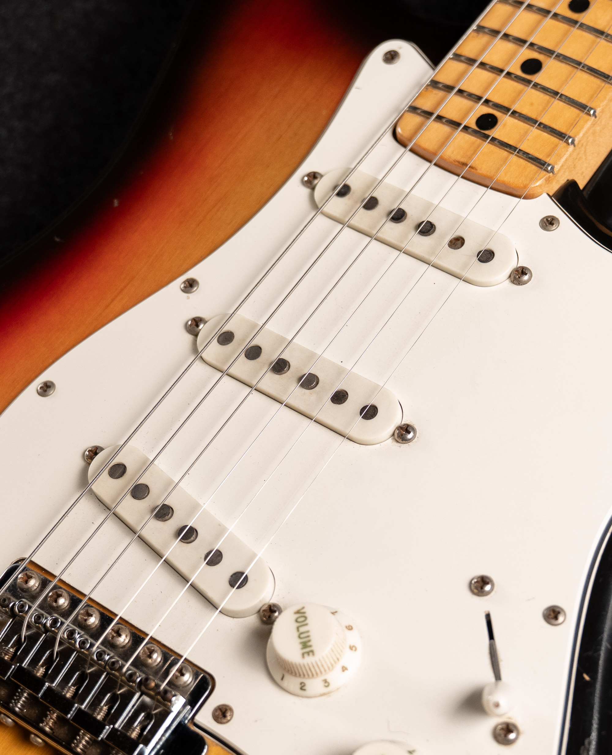 Электрогитара Fender Stratocaster ‘1975 - купить в "Гитарном Клубе"