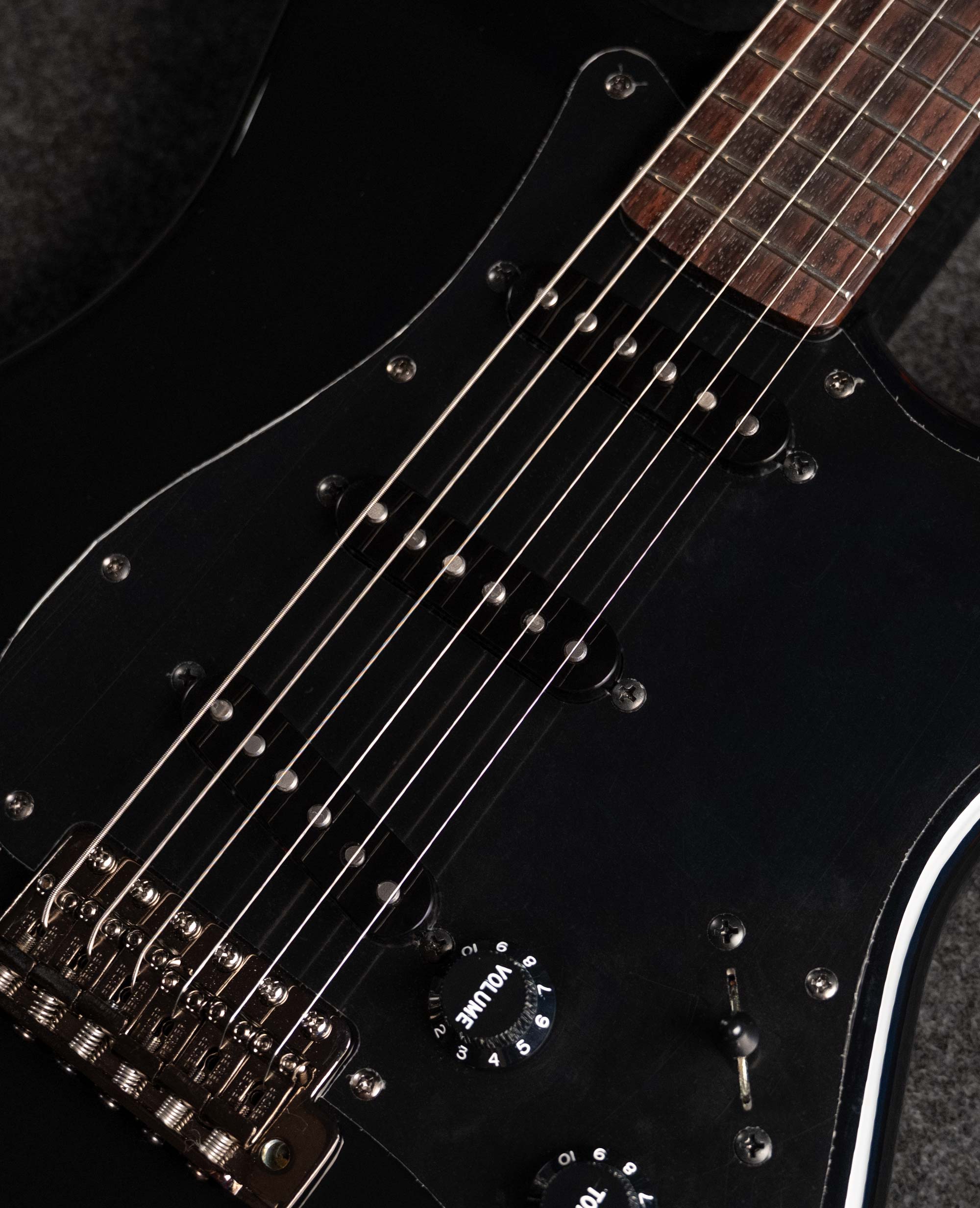 Электрогитара Fender Stratocaster Limited Final Fantasy XIV - купить в "Гитарном Клубе"